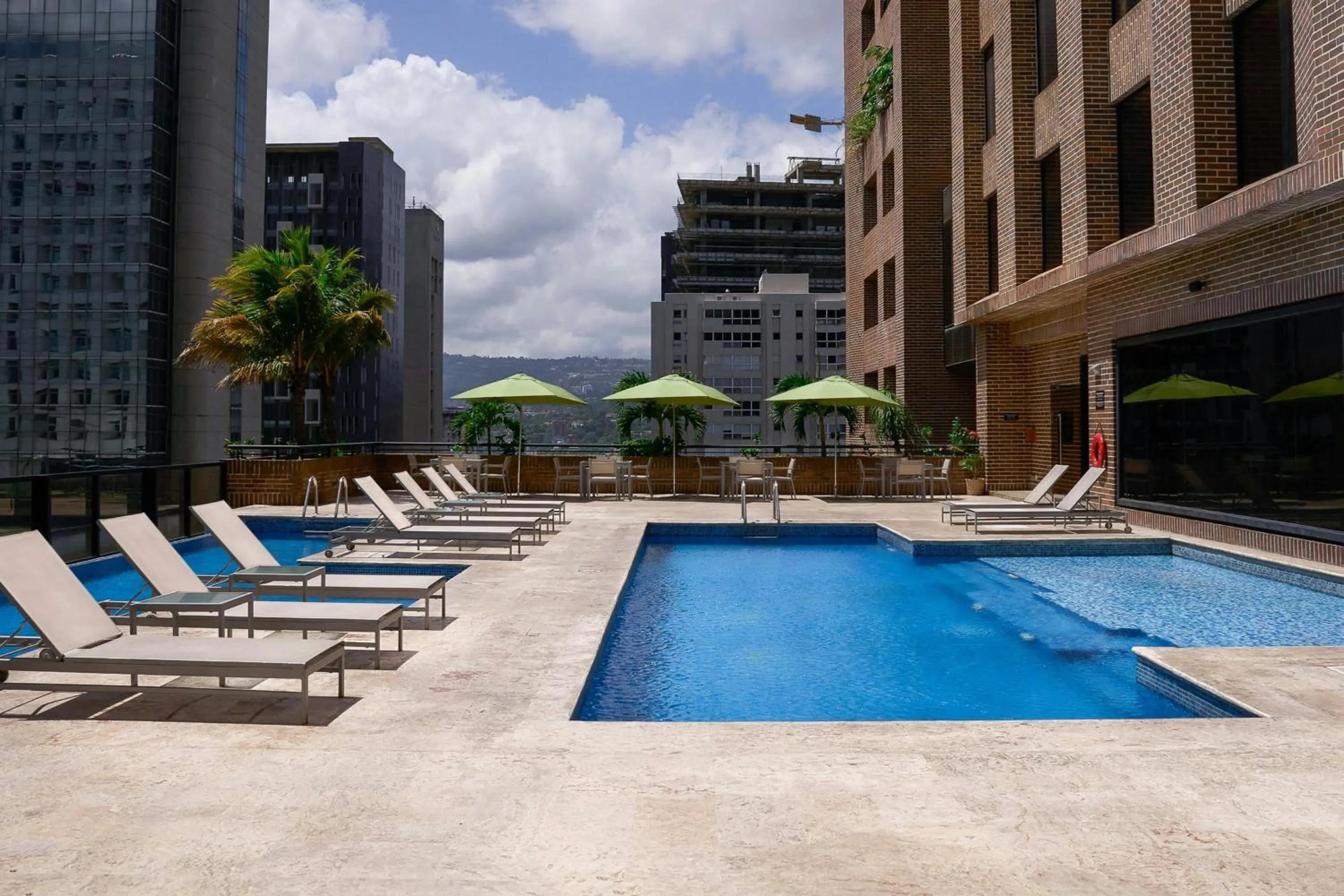 Swimming pool in Renaissance Caracas La Castellana Hotel