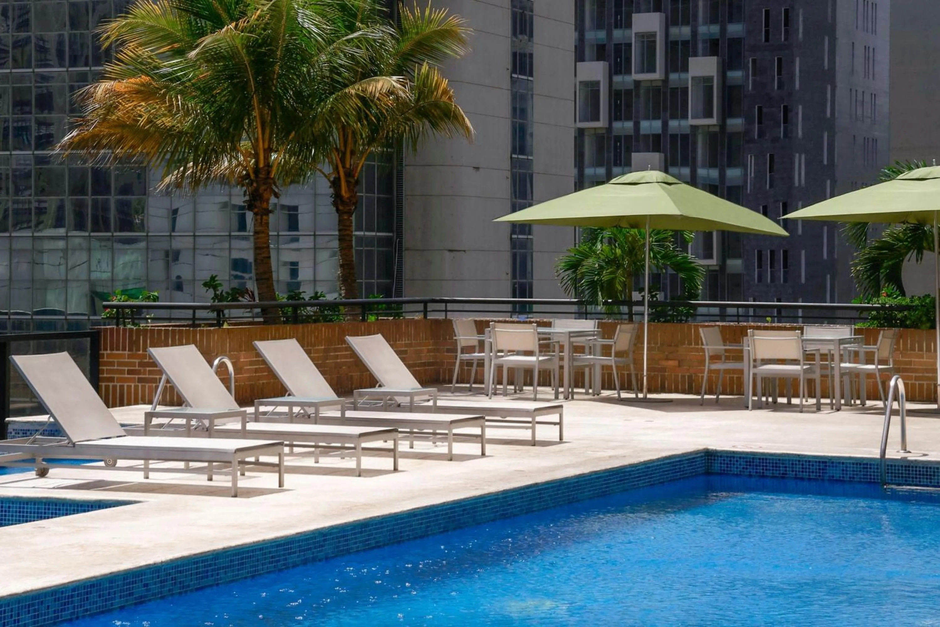 Swimming pool in Renaissance Caracas La Castellana Hotel