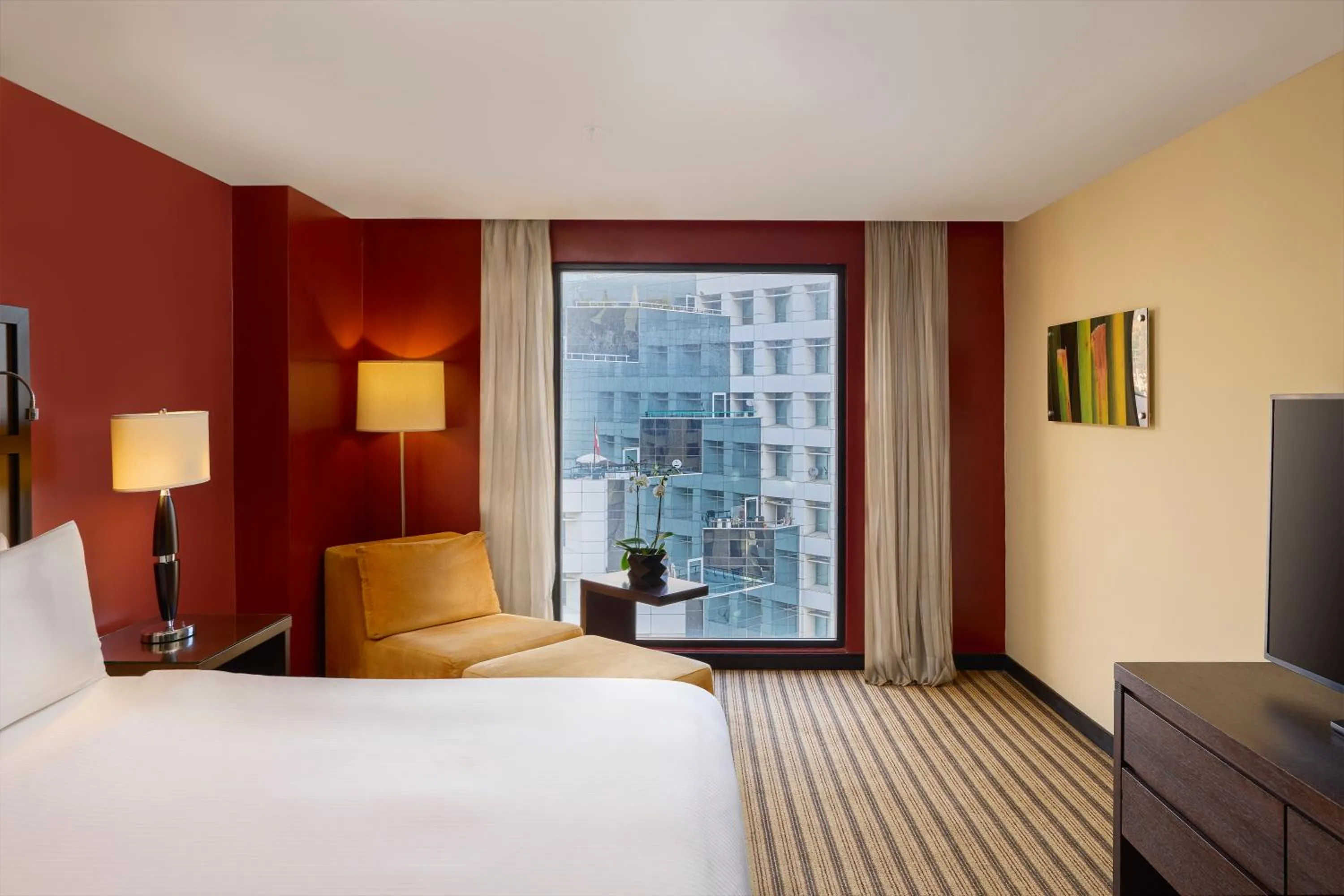 TV and multimedia, Bed in Renaissance Caracas La Castellana Hotel