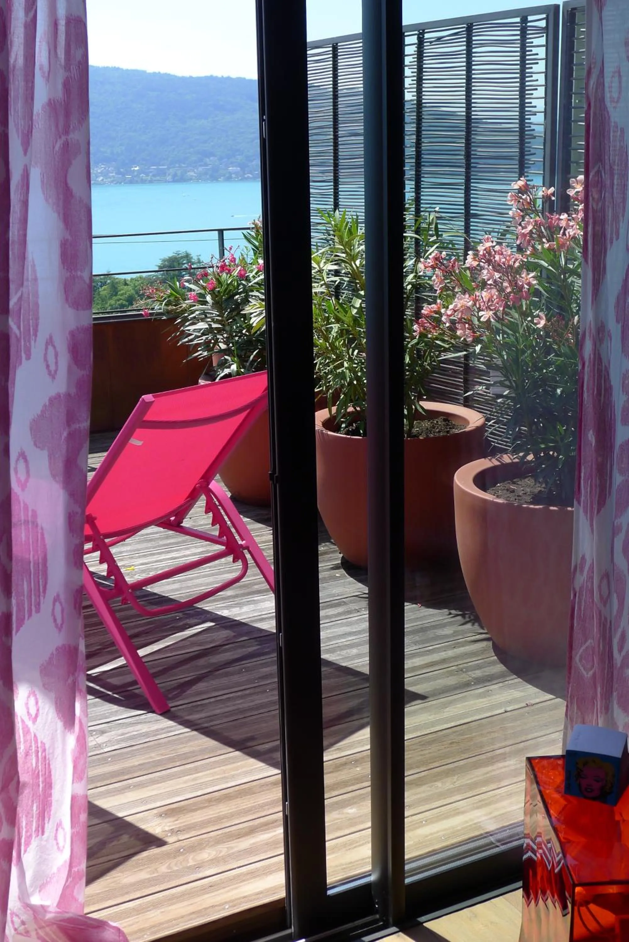Double Room with Lake View in Le Clos Du Lac - location de chambres