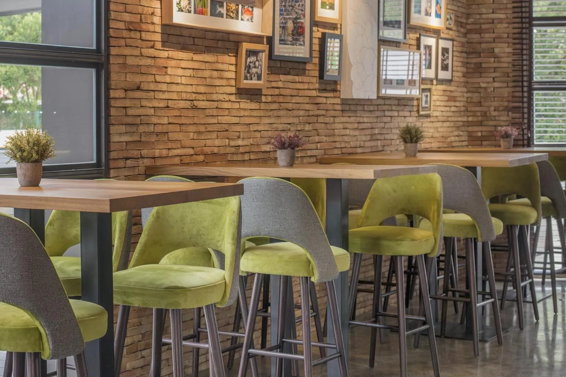 Restaurant/places to eat in Sevilla Green Suites