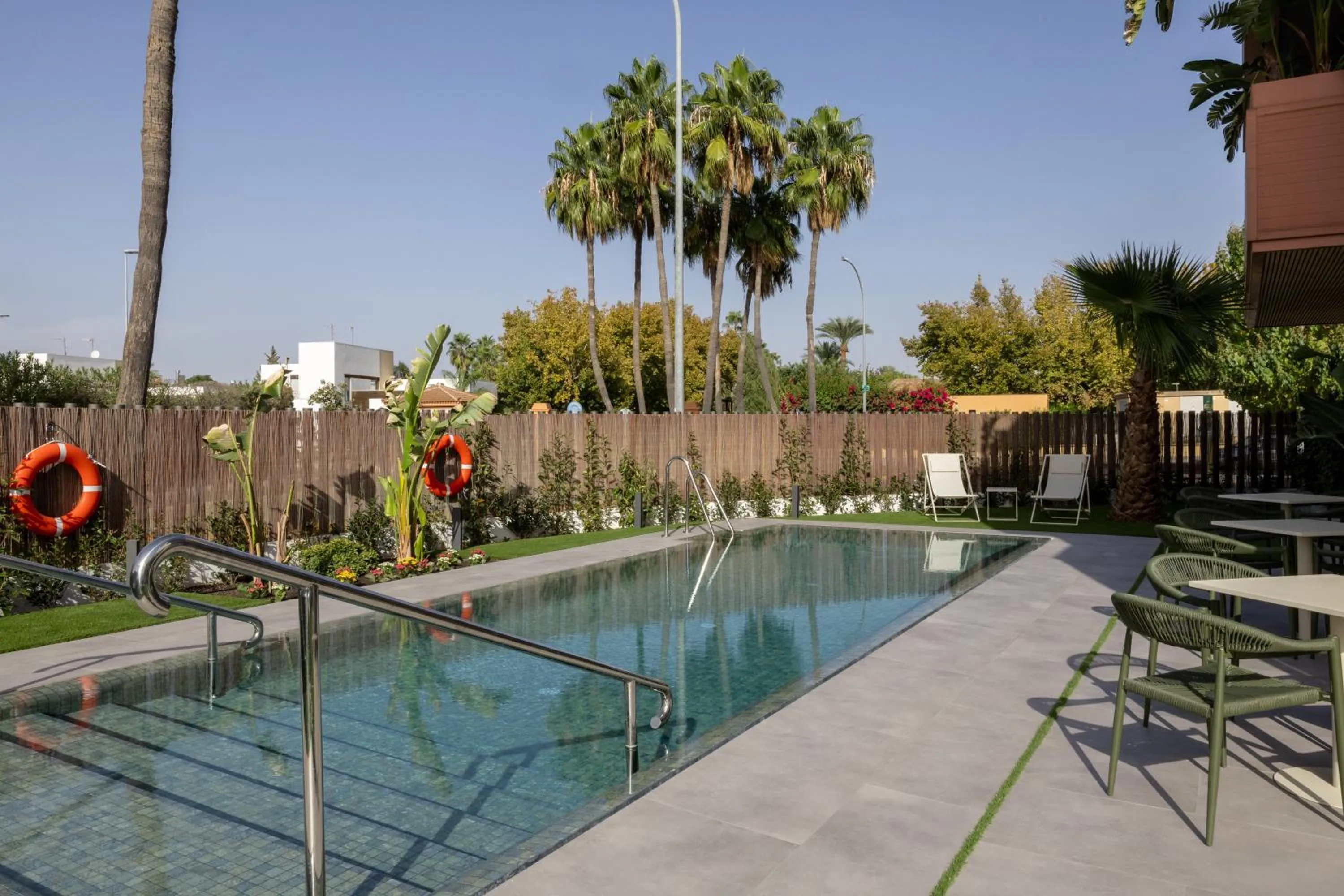 Swimming pool in Sevilla Green Suites