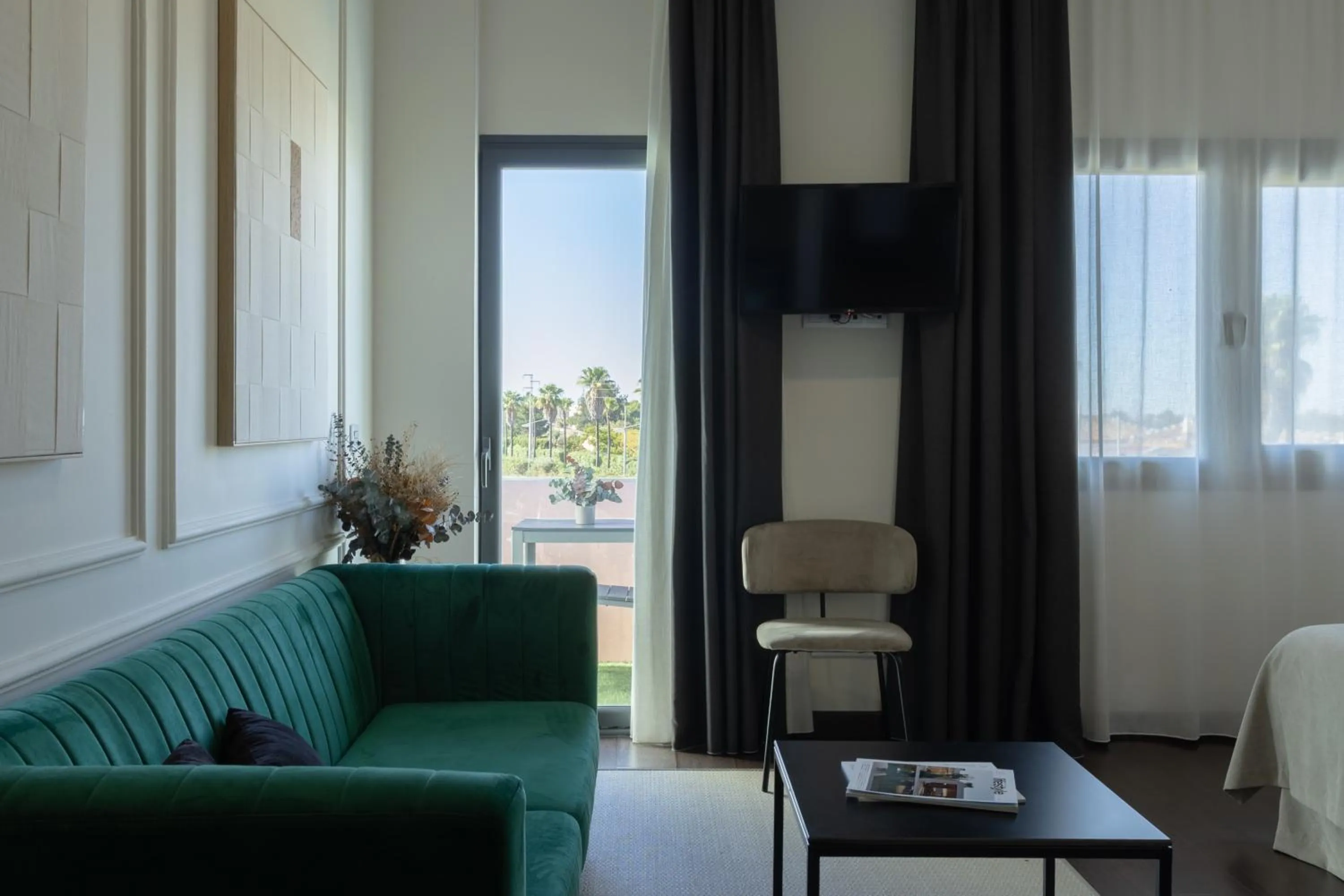 Balcony/Terrace, Bed in Sevilla Green Suites
