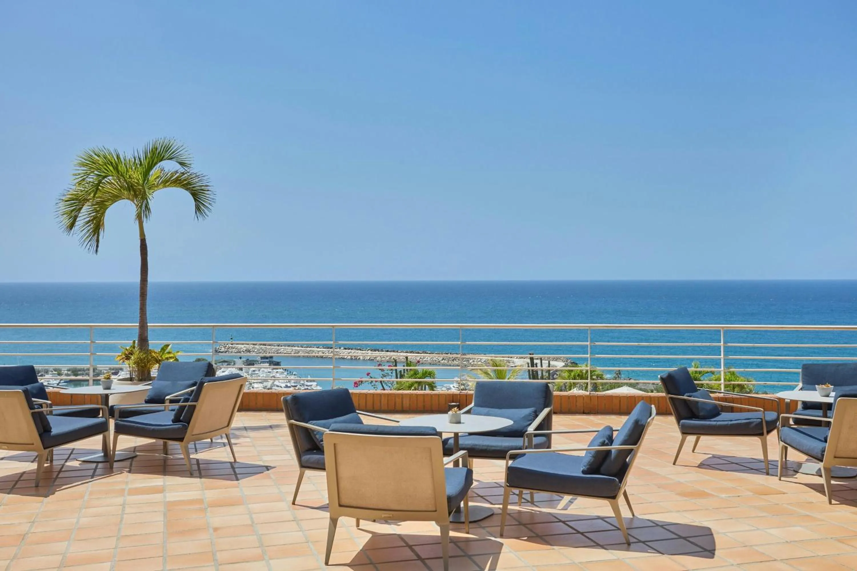 Lounge or bar in Marriott Venezuela Hotel Playa Grande