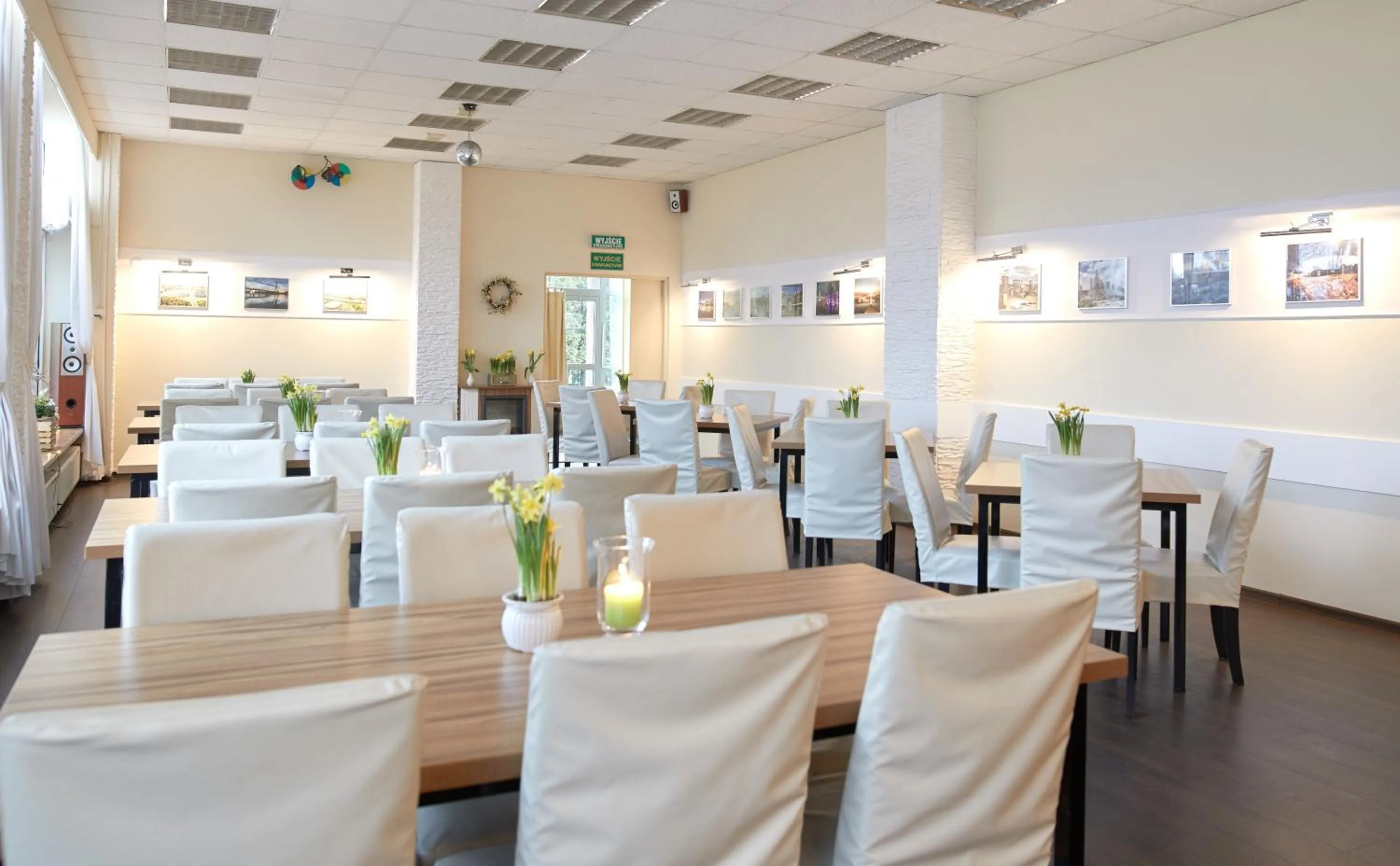 Restaurant/Places to Eat in Hotel Colibra