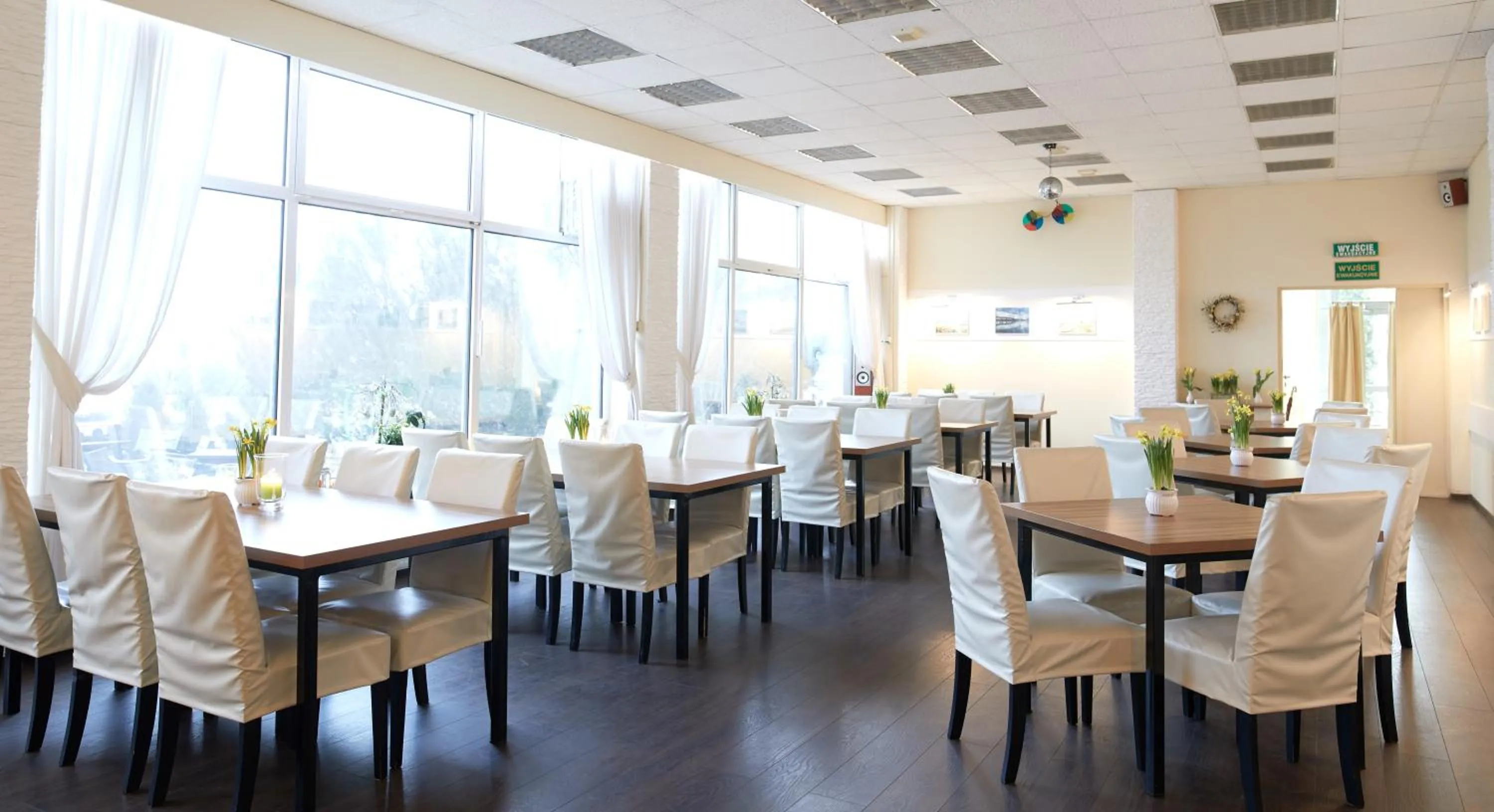 Restaurant/Places to Eat in Hotel Colibra