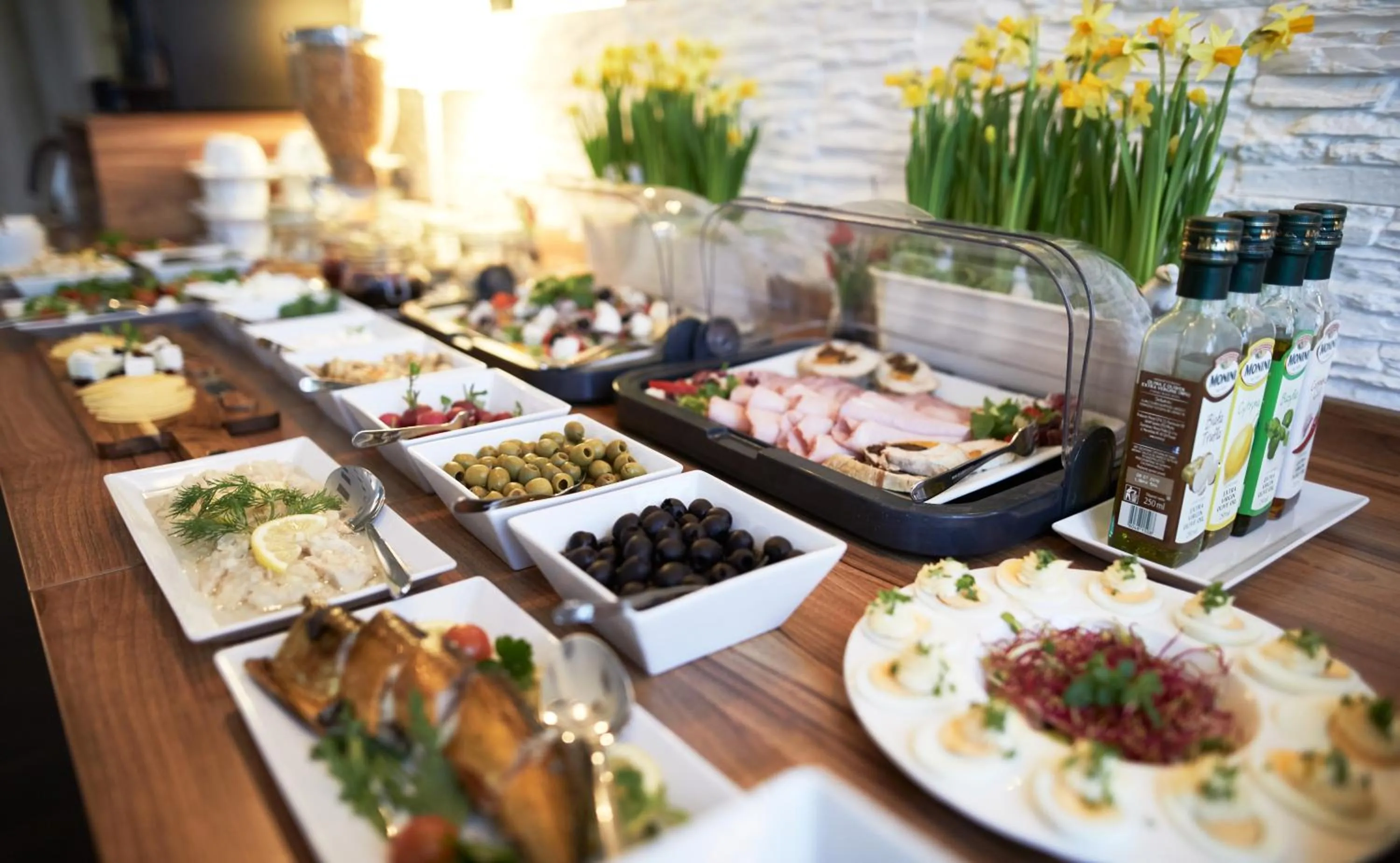 Buffet breakfast, Food in Hotel Colibra