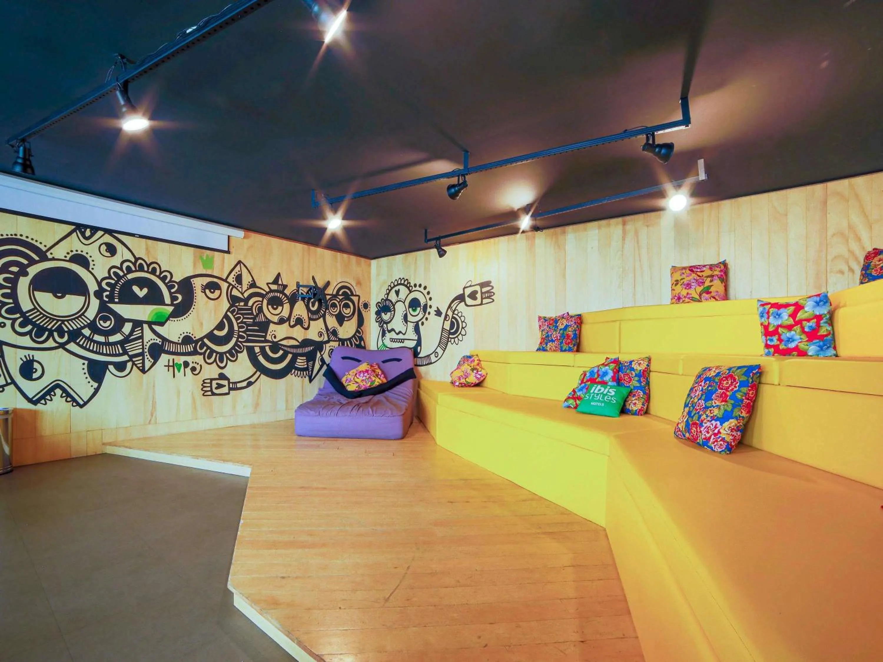 Meeting/conference room in ibis Styles SP Faria Lima