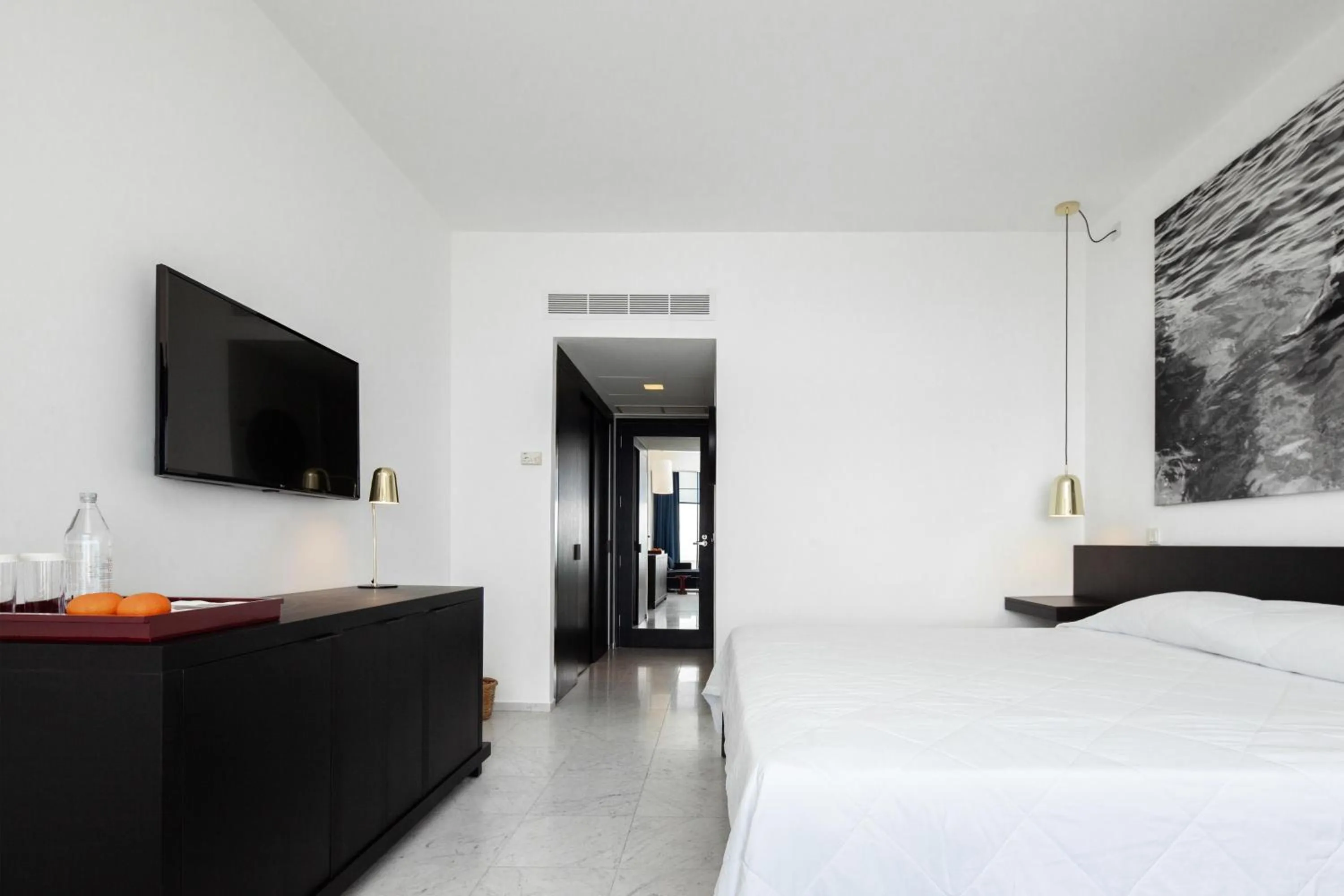 Photo of the whole room, Bed in Almyra