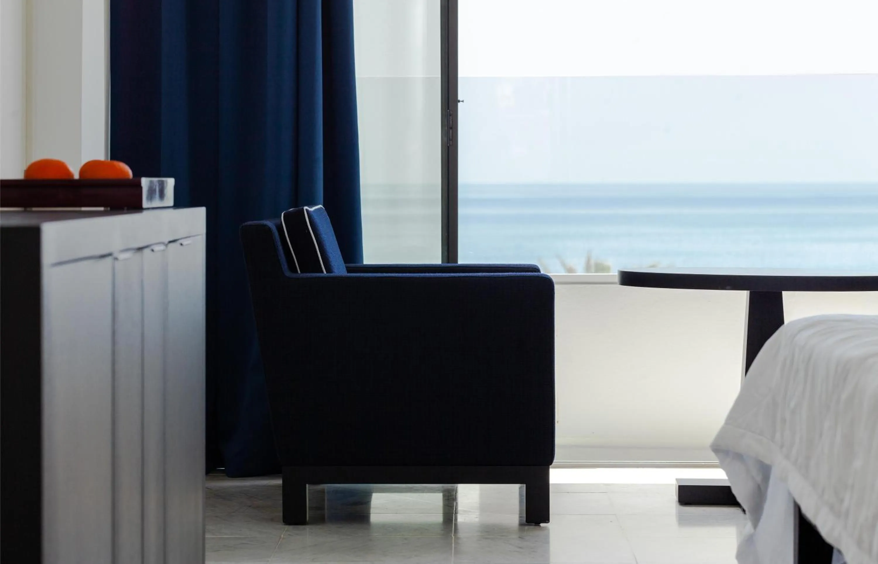 Photo of the whole room, Bed in Almyra