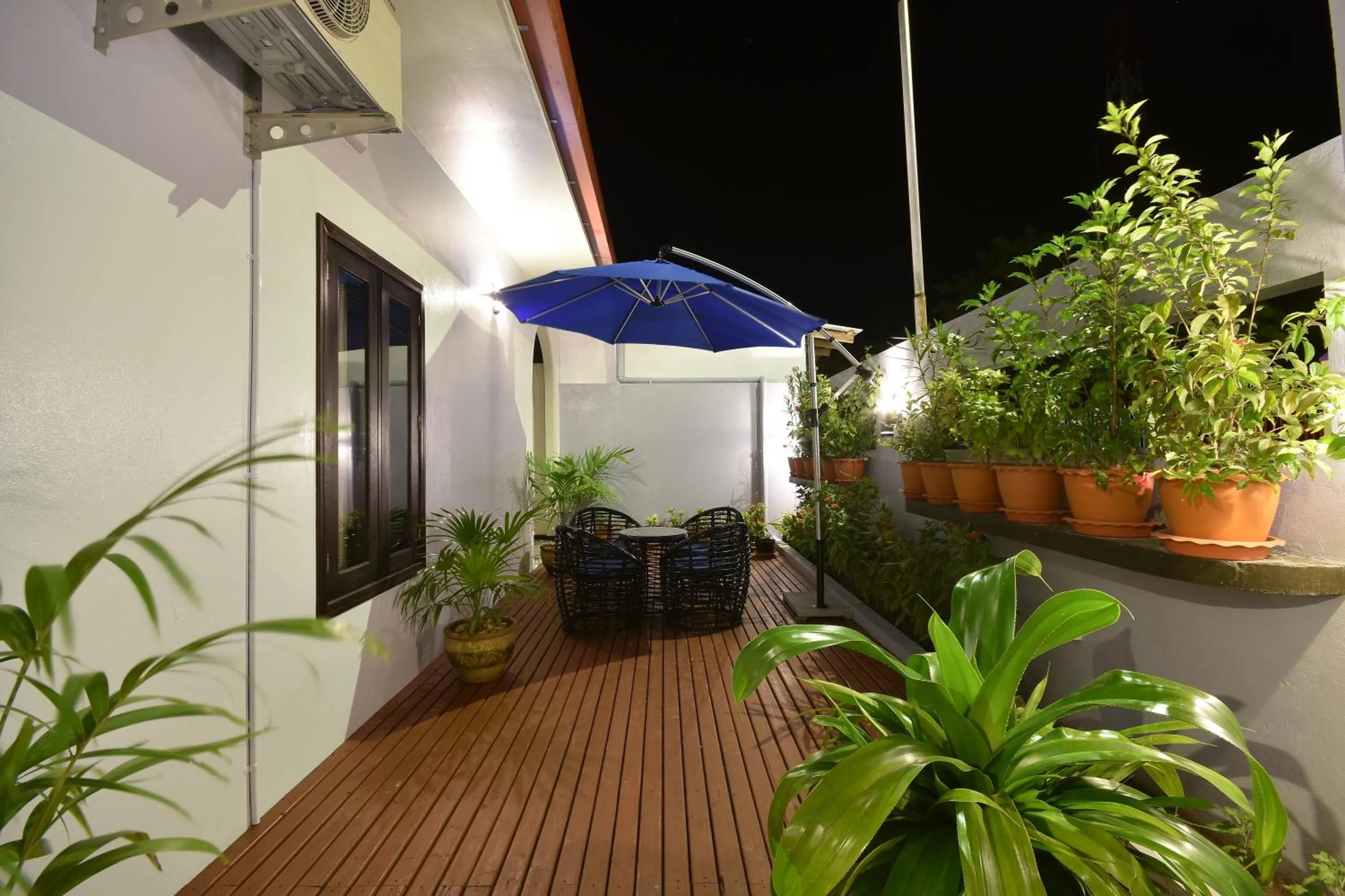 Communal lounge/ TV room in Island Home Inn