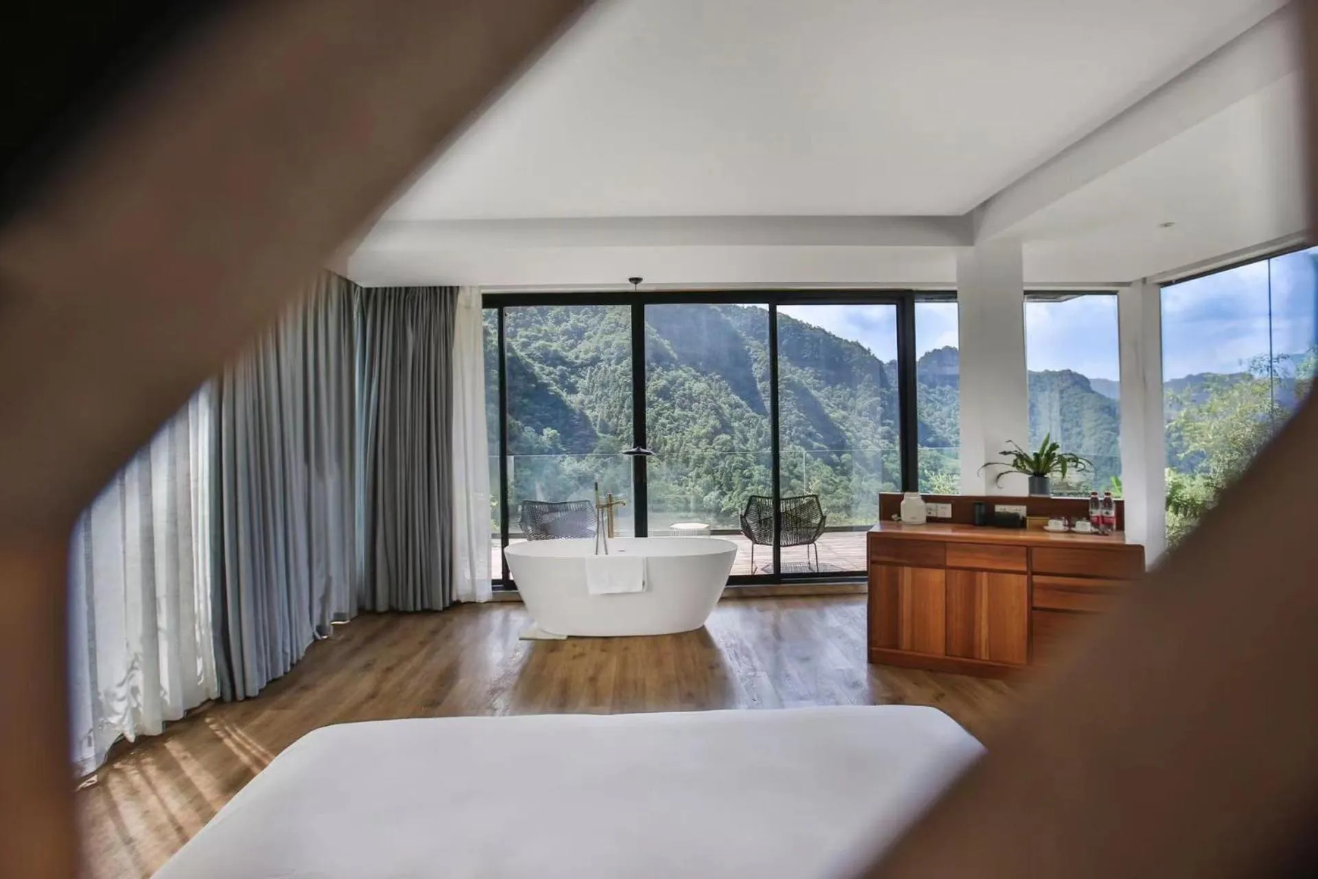 Photo of the whole room, Bed in Purespace