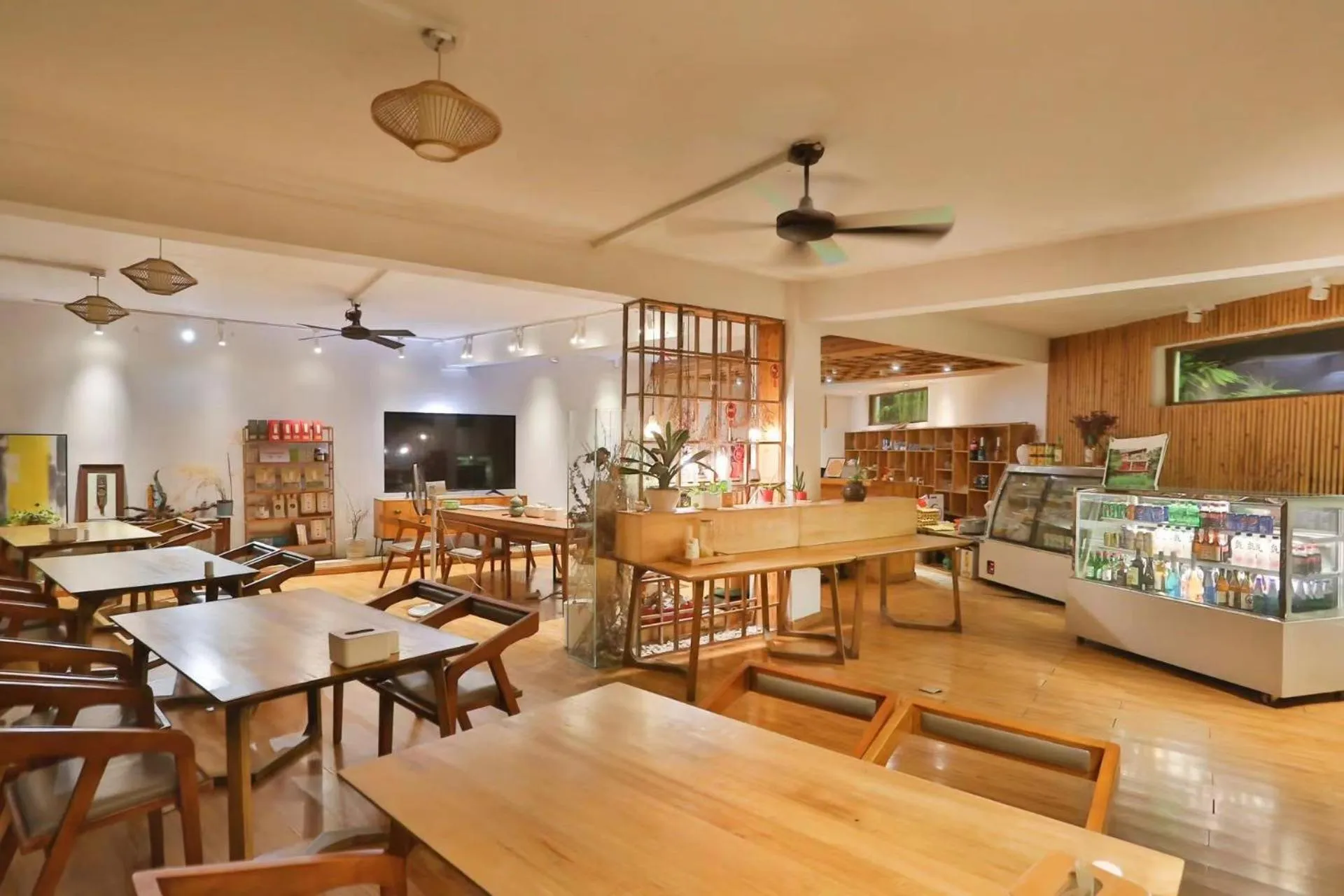 Restaurant/places to eat in Purespace