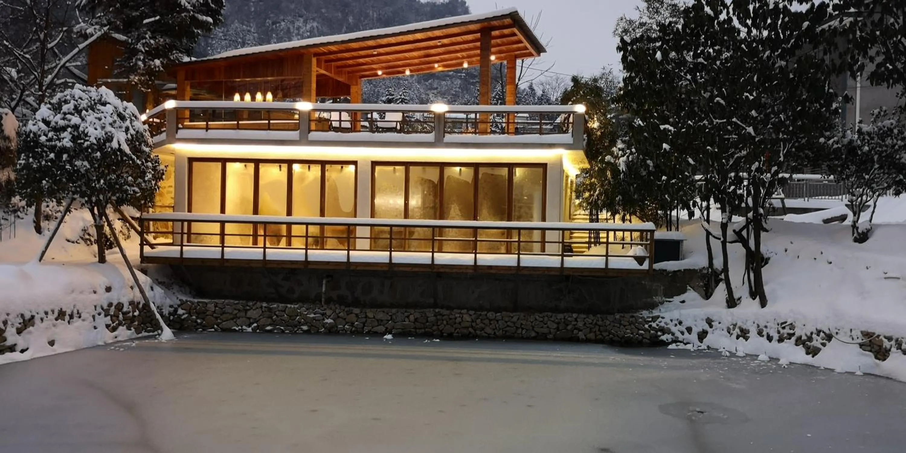 Facade/entrance in Purespace