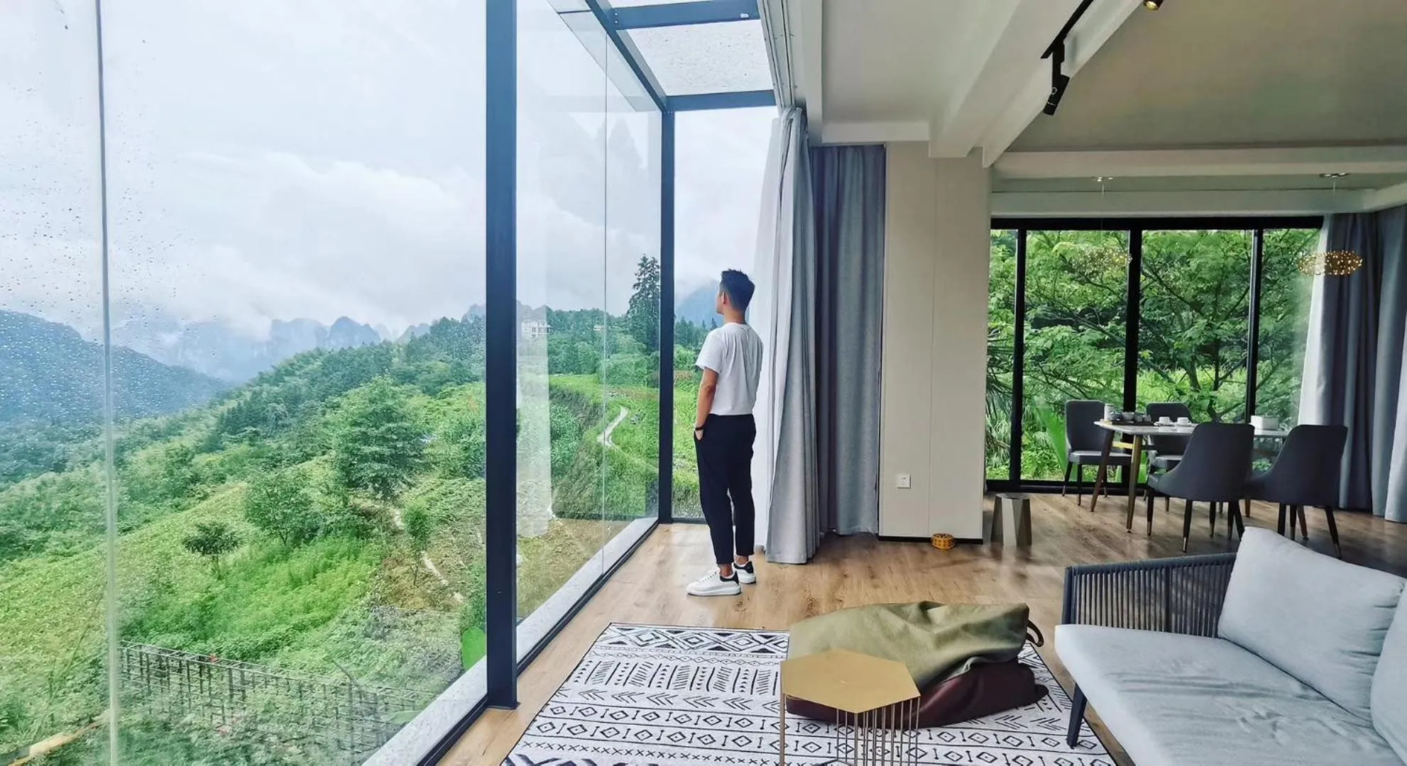 Mountain view in Purespace