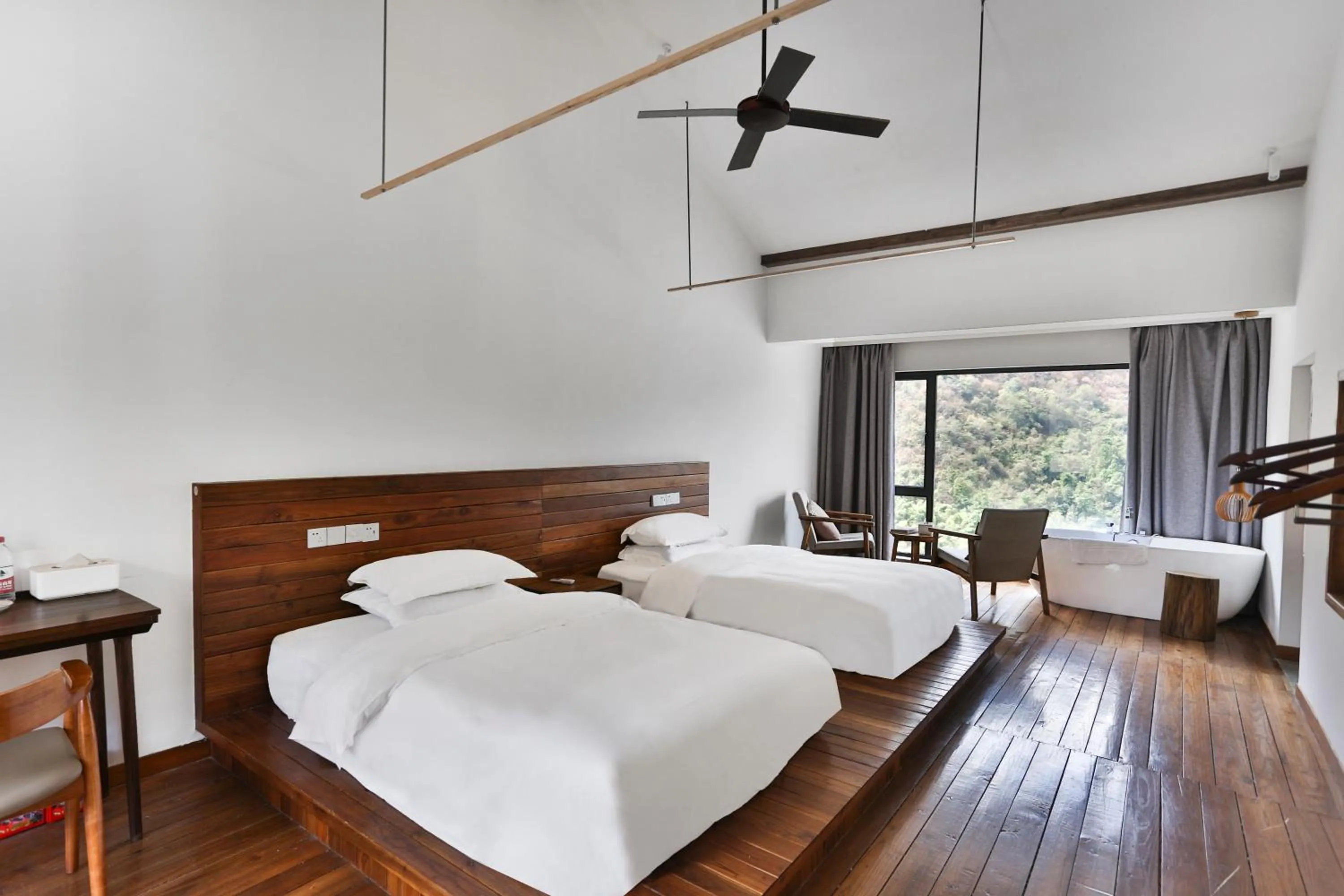 Photo of the whole room, Bed in Purespace