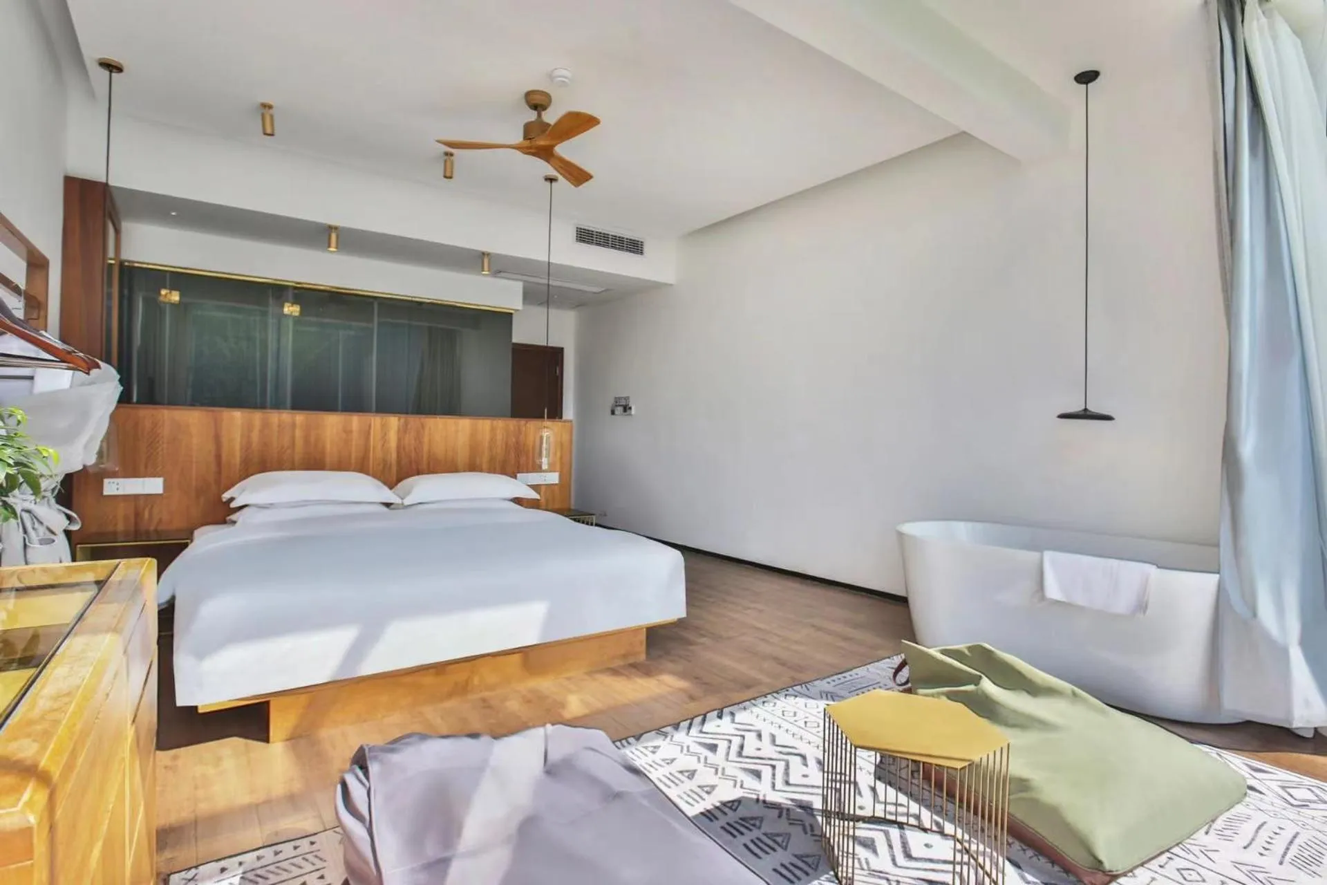 Photo of the whole room, Bed in Purespace