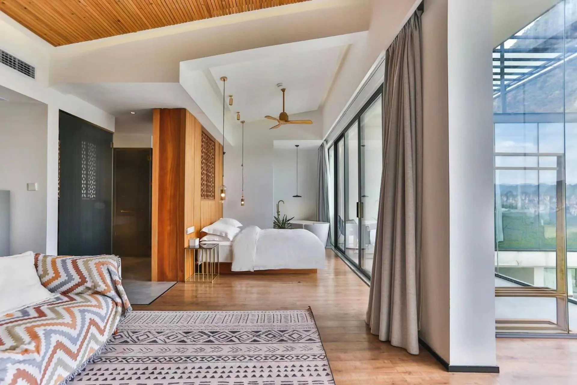 Photo of the whole room, Bed in Purespace