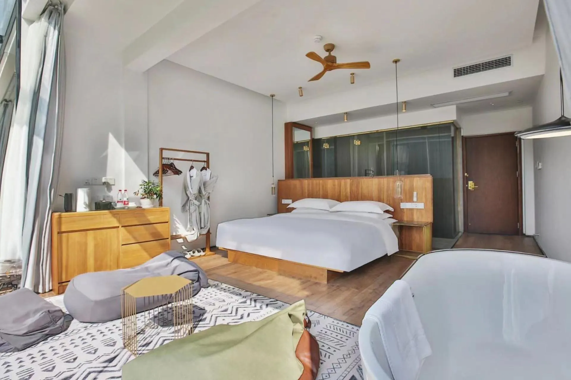 Photo of the whole room, Bed in Purespace