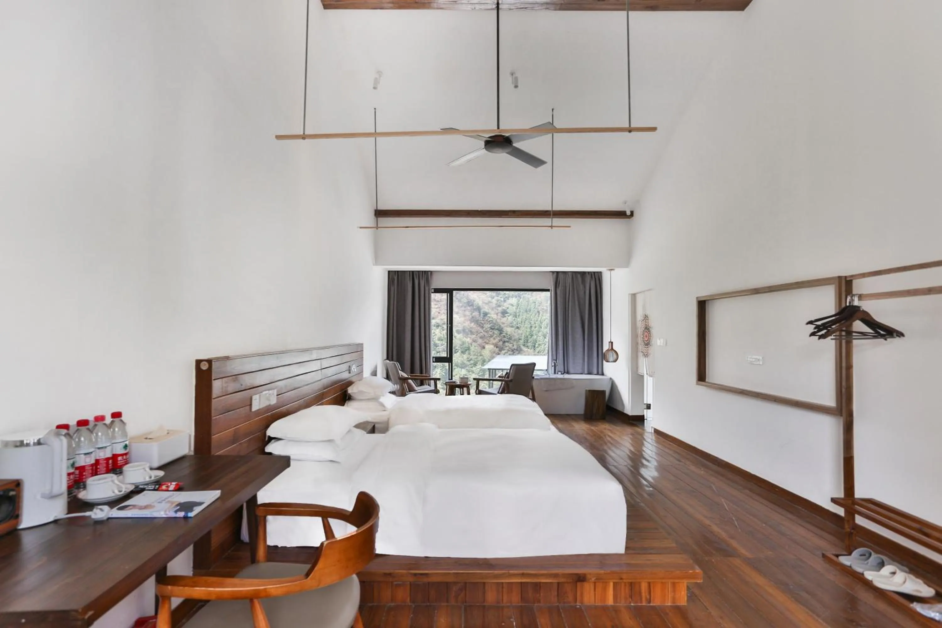 Photo of the whole room, Bed in Purespace