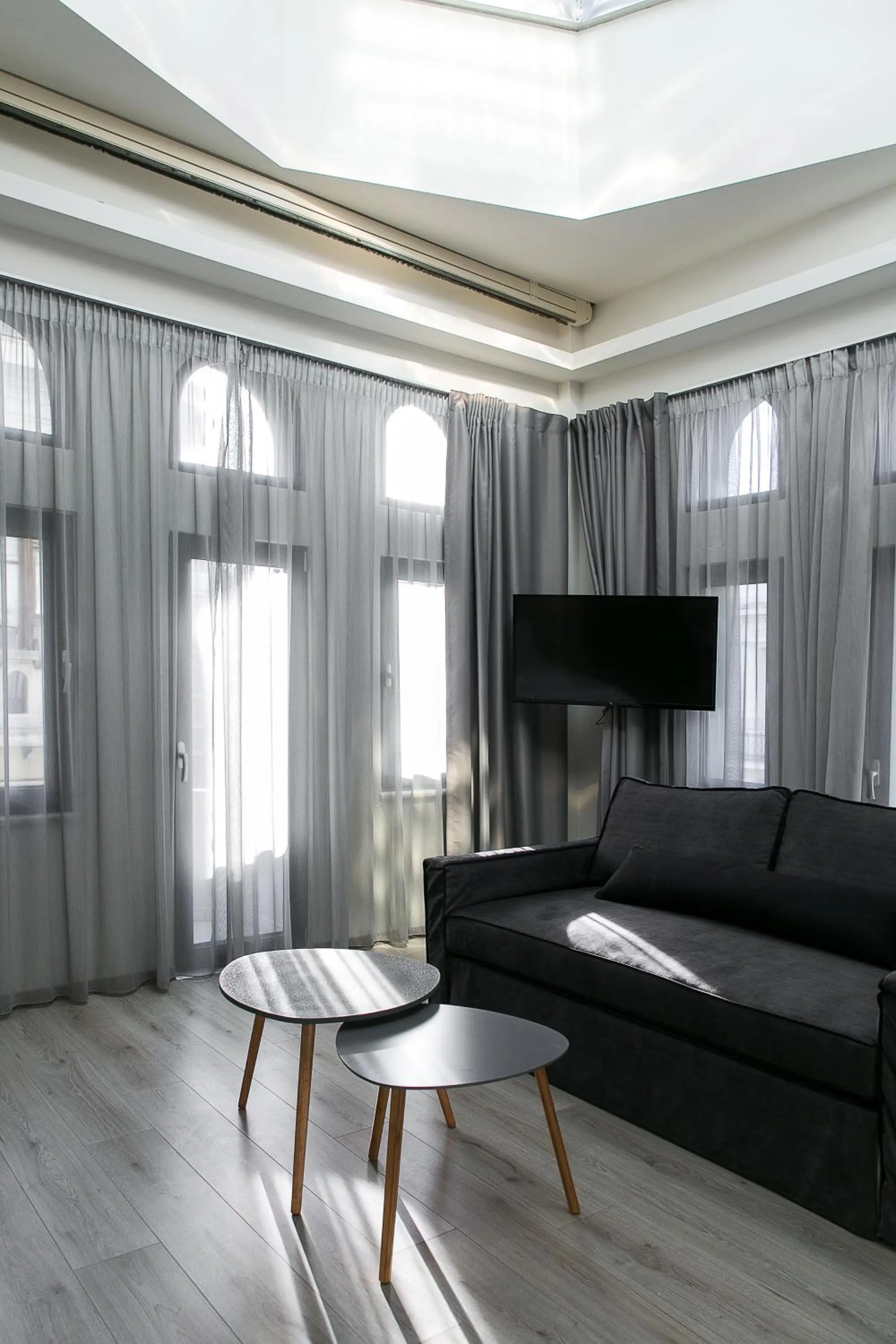 TV and multimedia in Superior One Boutique Hotel