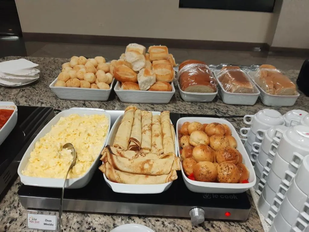 Continental breakfast in Astron Suítes São José dos Pinhais by Nobile