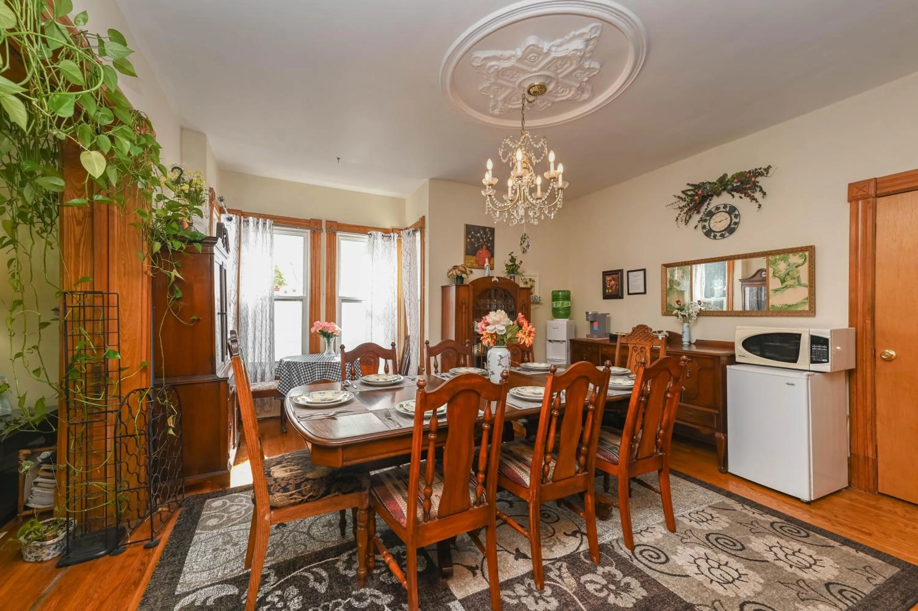 Restaurant/places to eat in Niagara Inn Bed and Breakfast