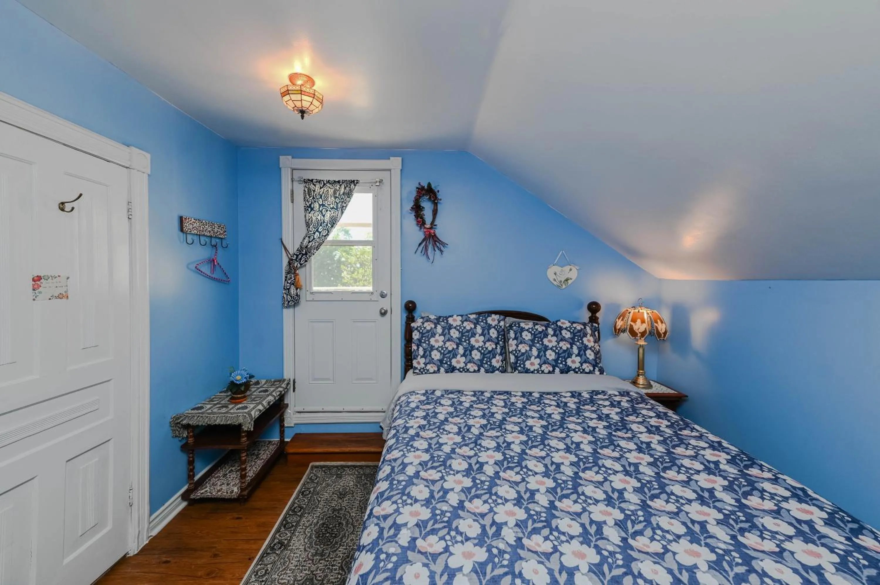 Bed in Niagara Inn Bed and Breakfast