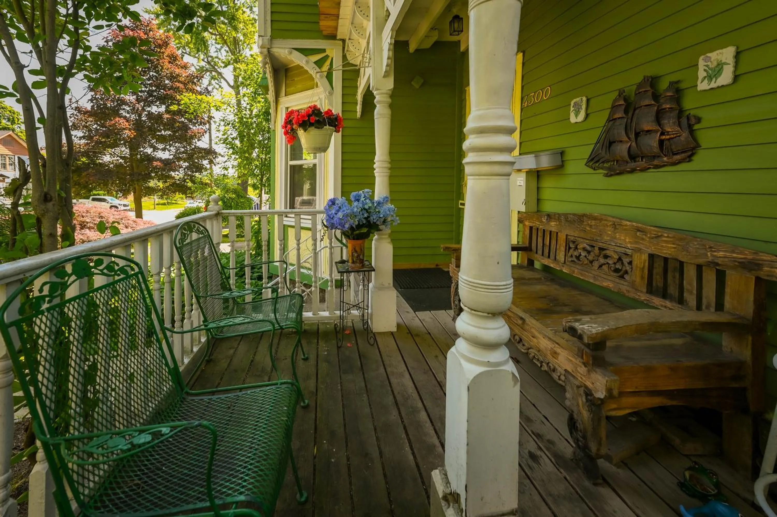 Day in Niagara Inn Bed and Breakfast
