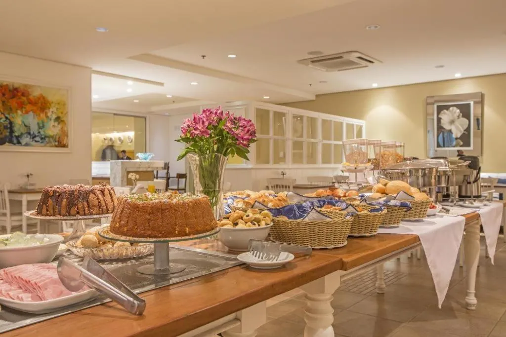 Food and drinks in Astron Hotel Bauru by Nobile