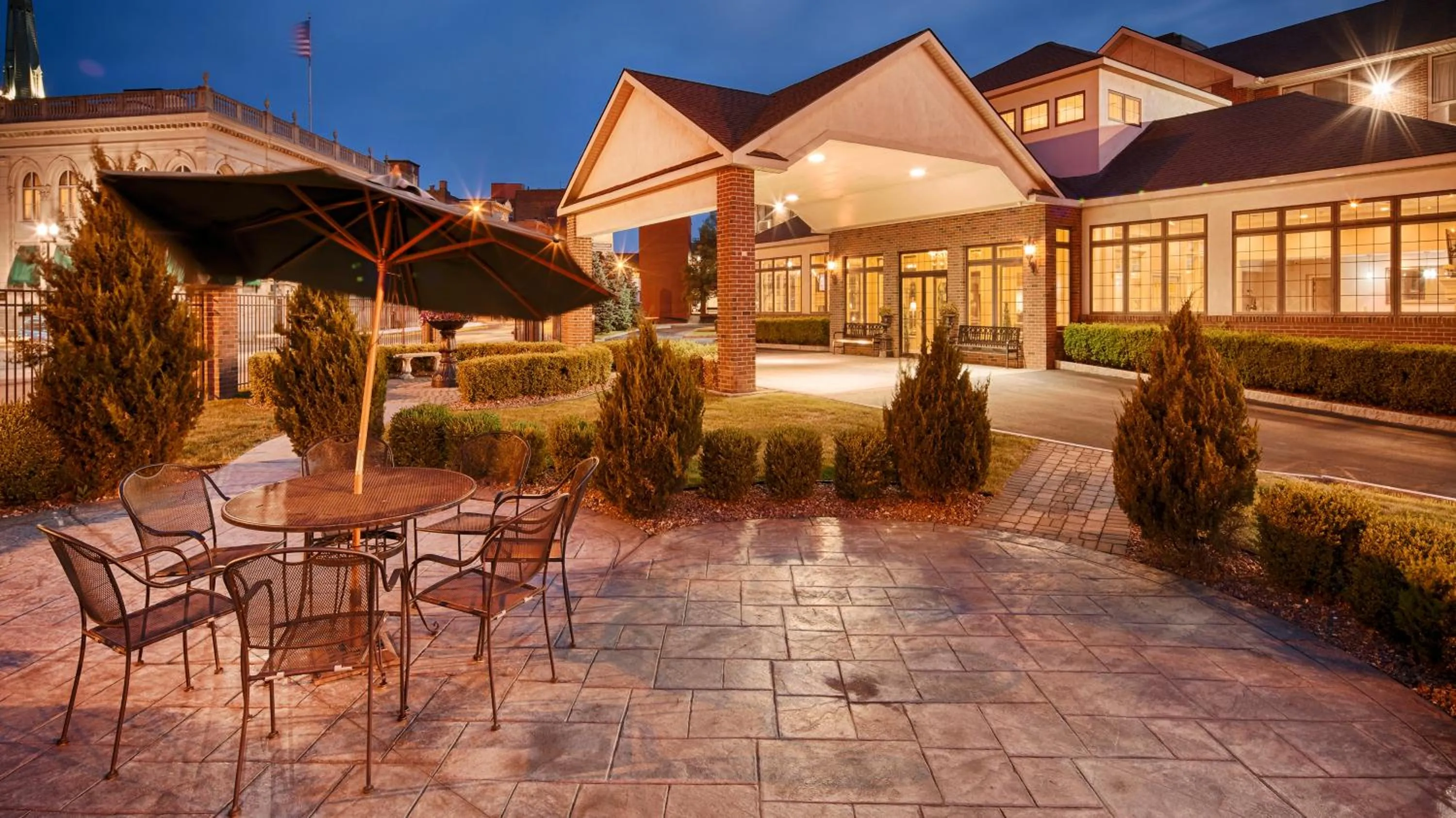 Facade/entrance in Best Western PLUS Franklin Square Inn