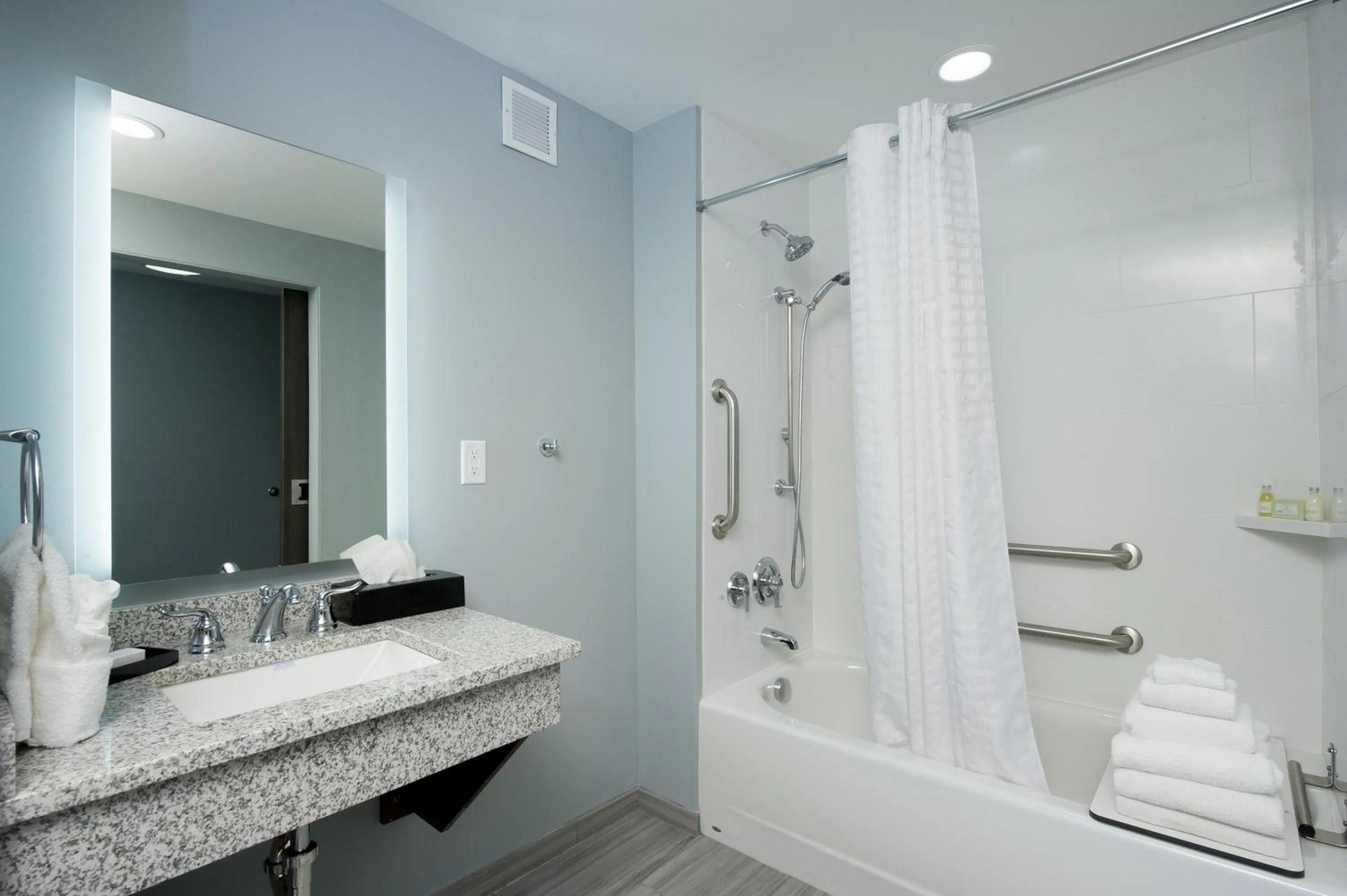 Bathroom in Best Western PLUS Franklin Square Inn