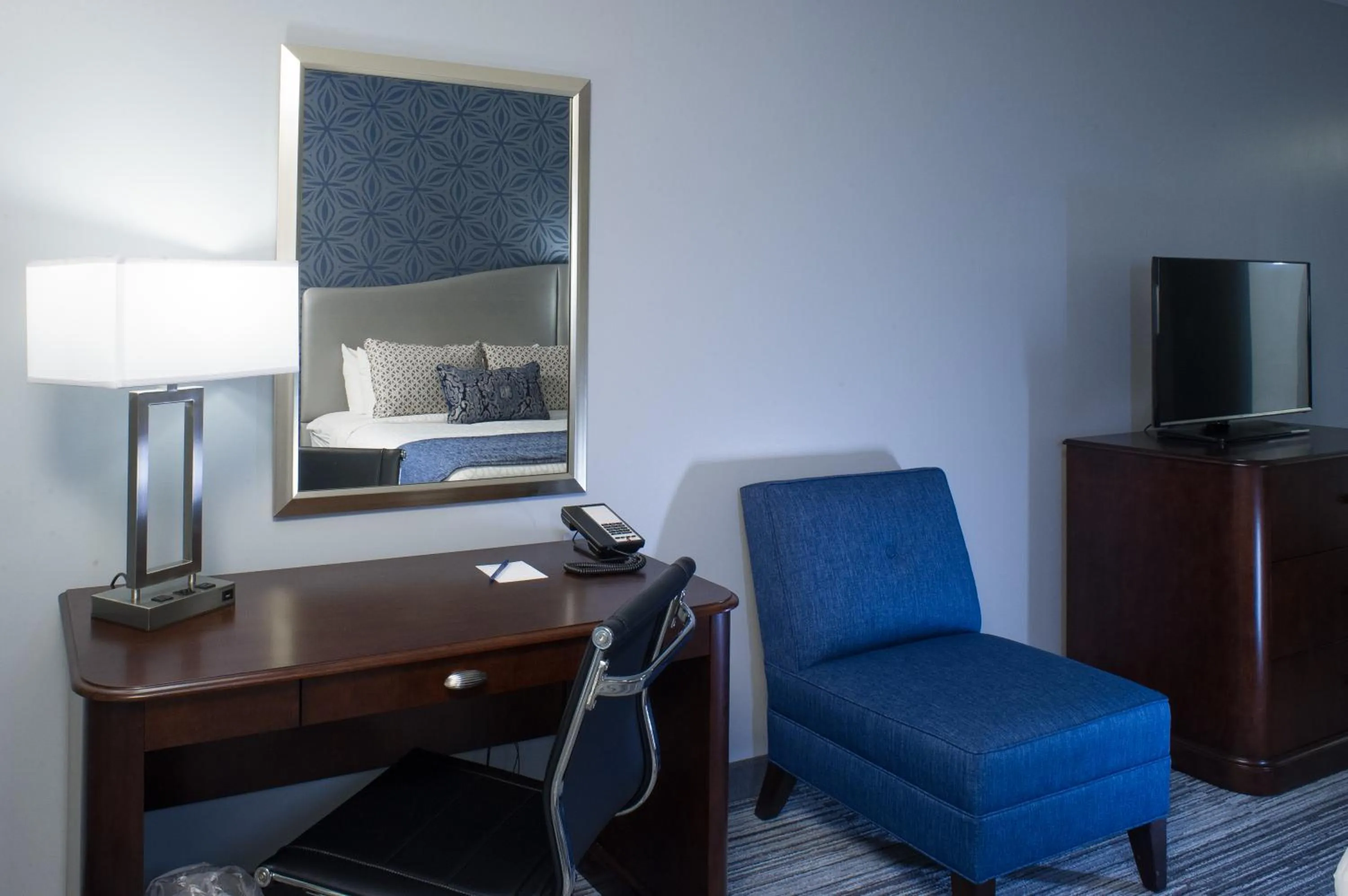 Living room in Best Western PLUS Franklin Square Inn