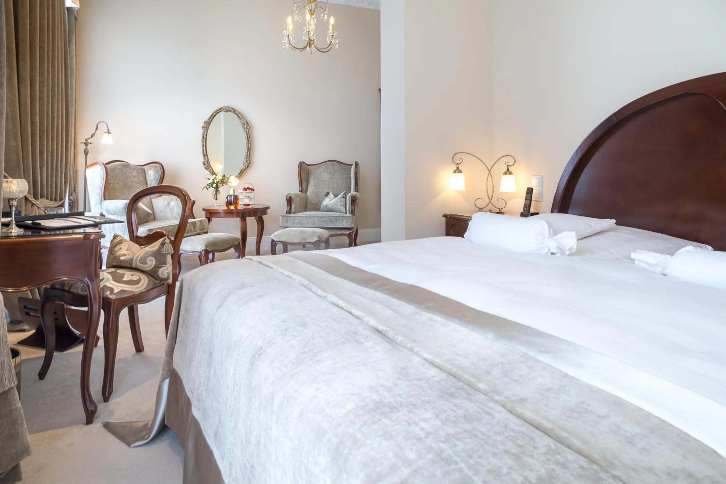 Living room, Bed in Hotel Miramar