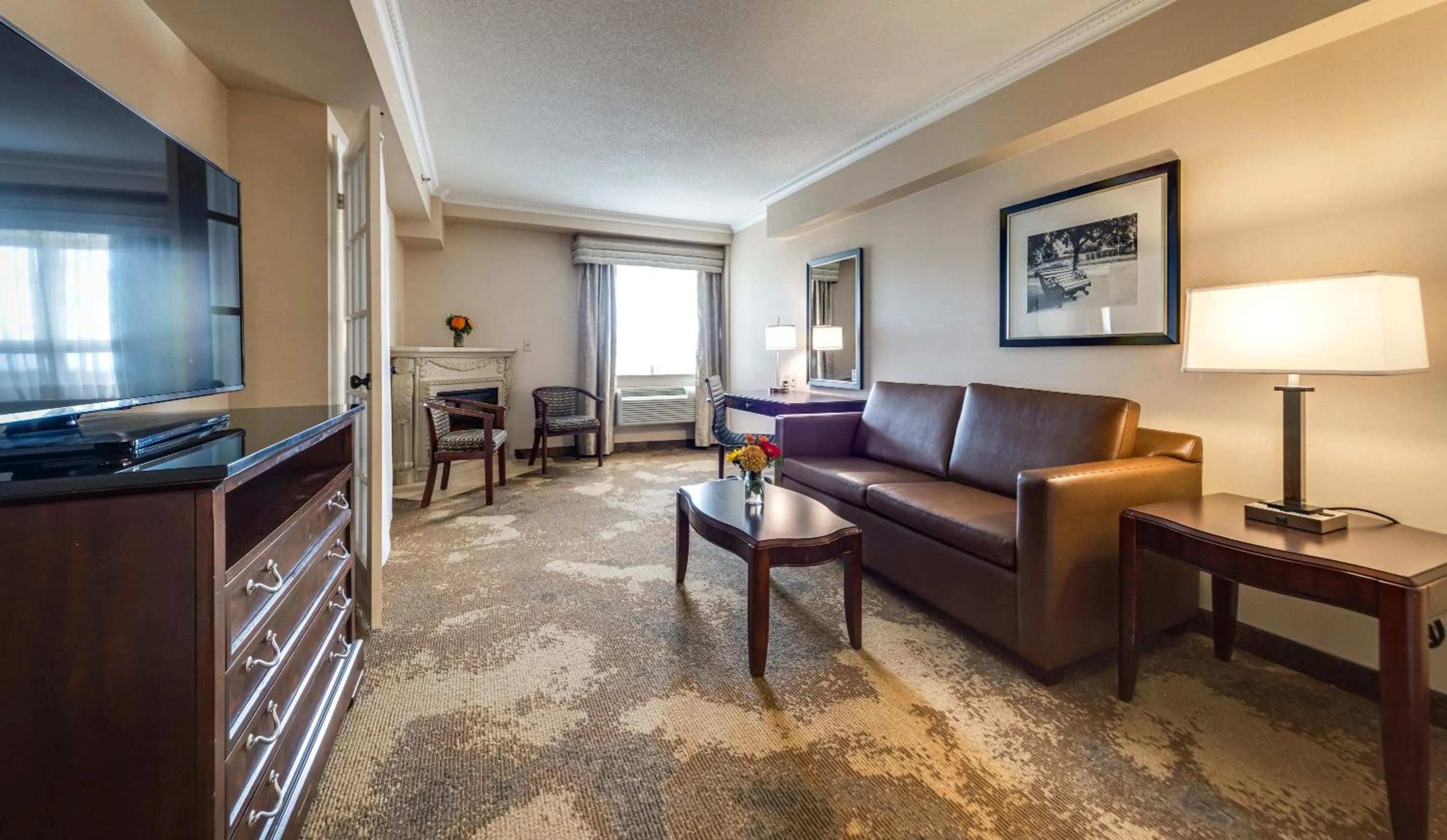 Living room in Monte Carlo Inn & Suites Downtown Markham
