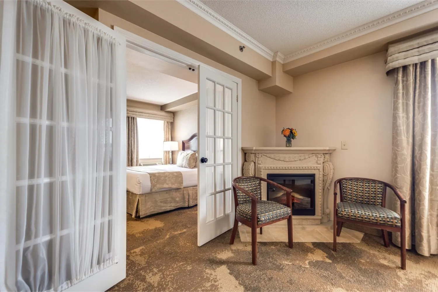 Bedroom, Bed in Monte Carlo Inn & Suites Downtown Markham