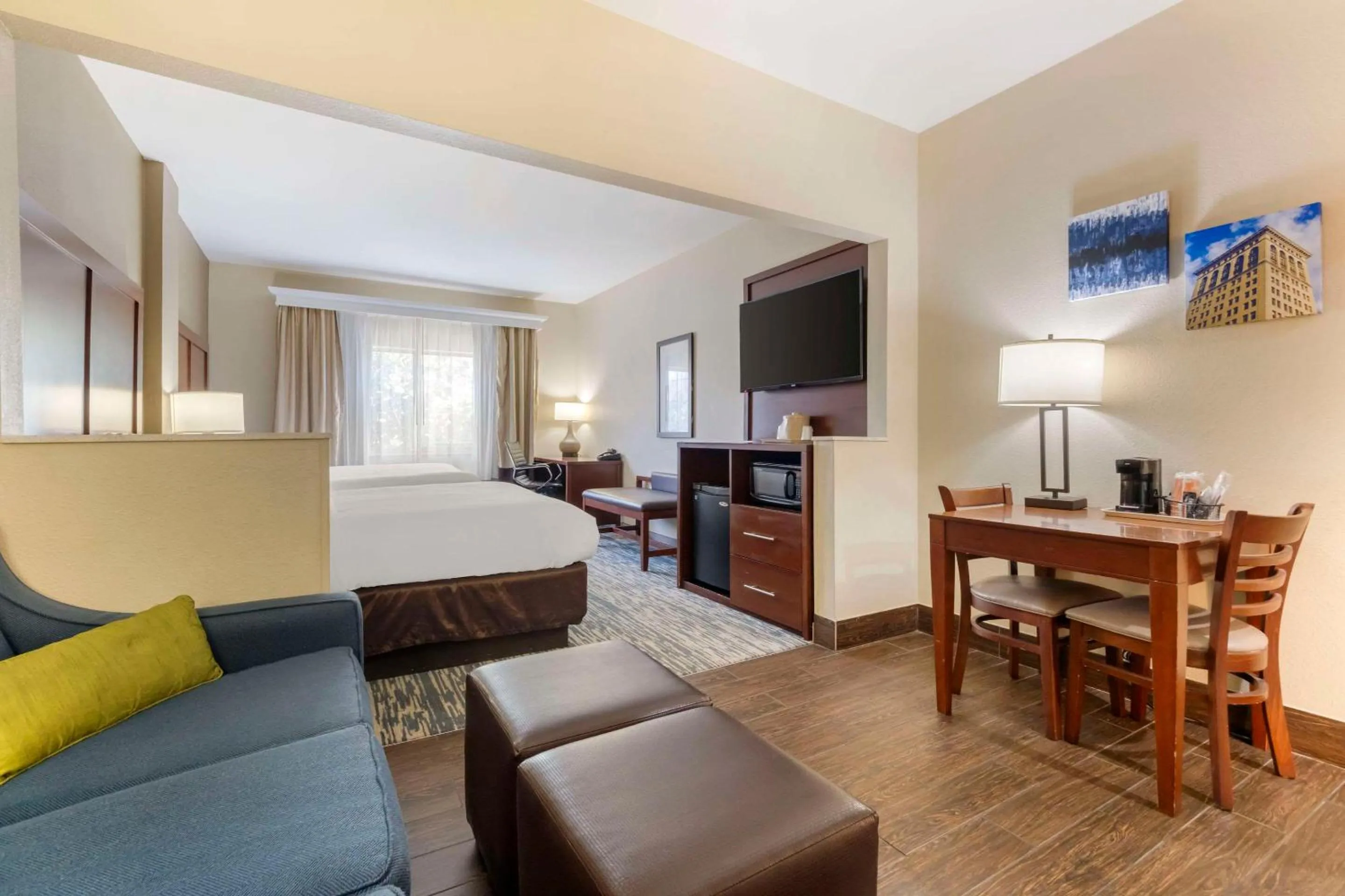 Bedroom in Comfort Suites Keeneland