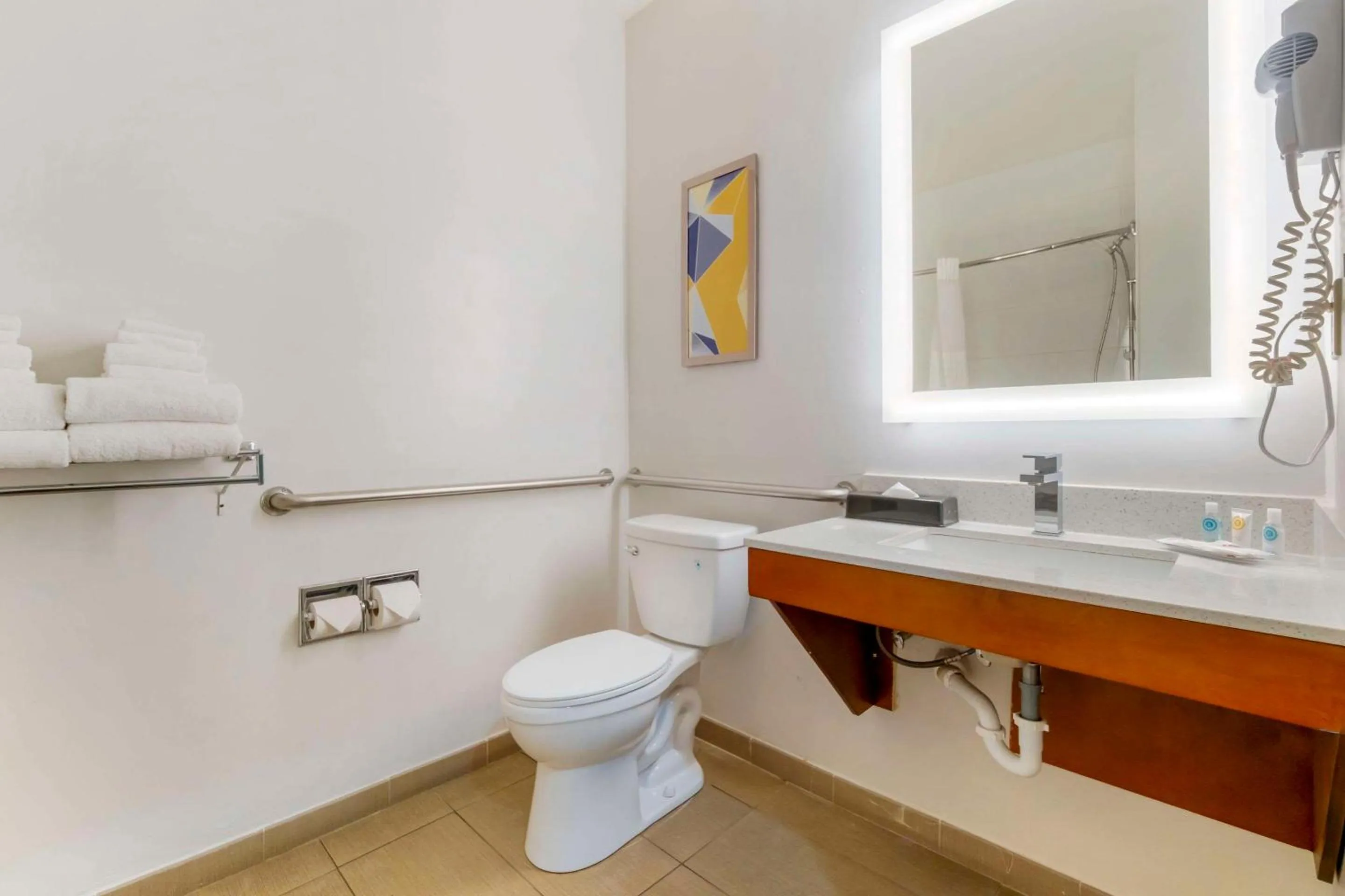 Bedroom in Comfort Suites Keeneland