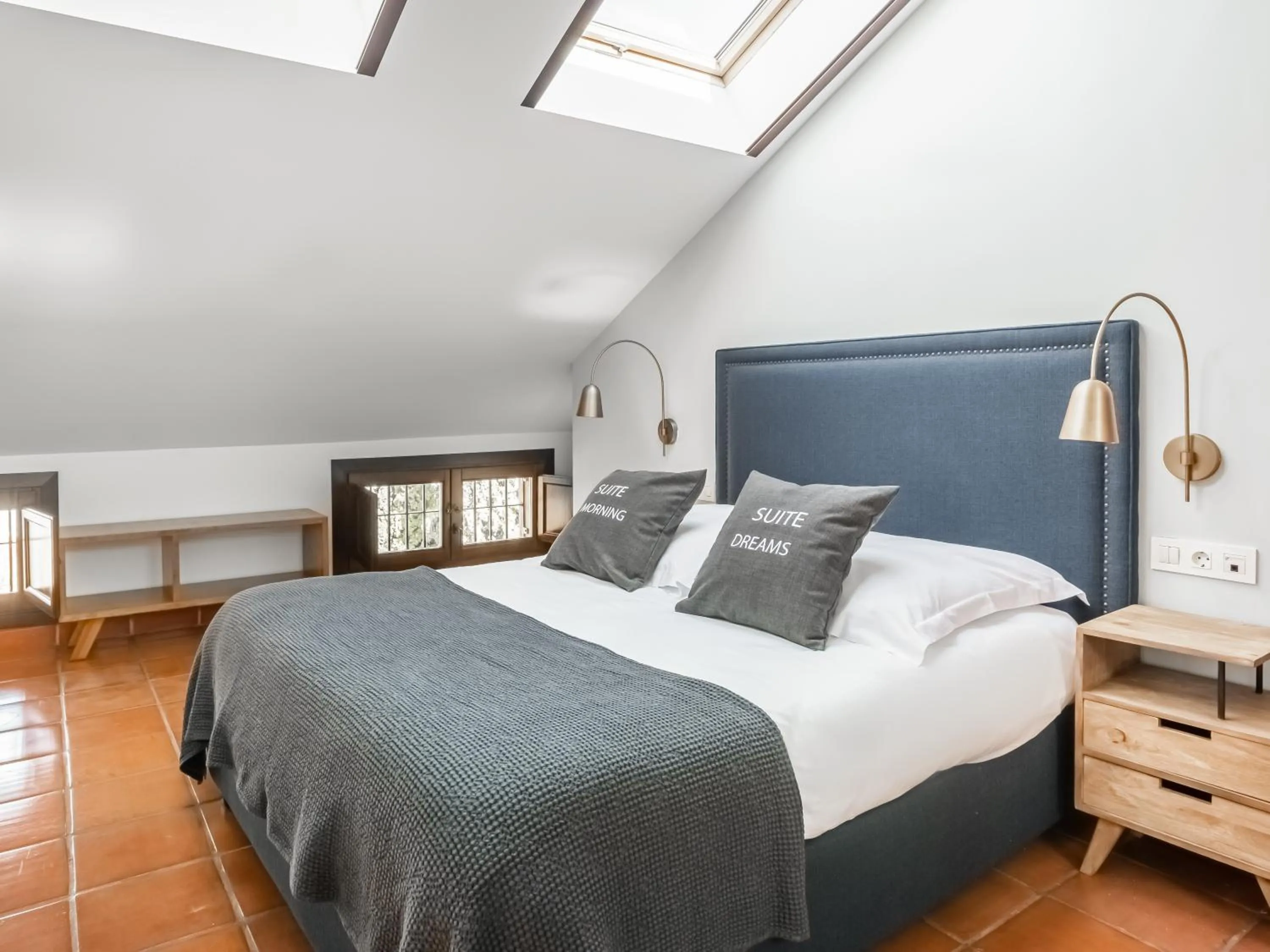 Bed in Limehome Granada Calle Santa Ana