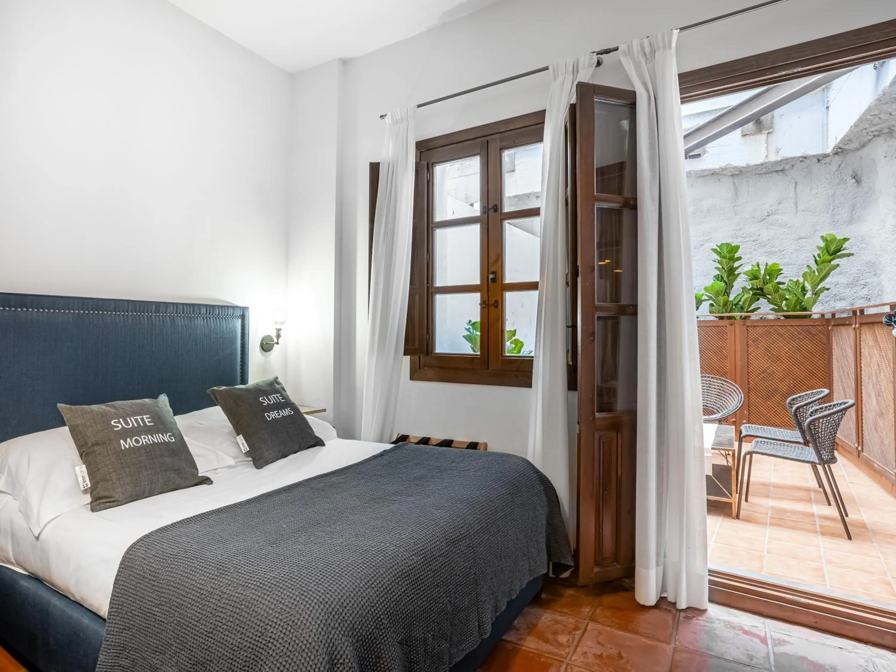 Bed in Limehome Granada Calle Santa Ana