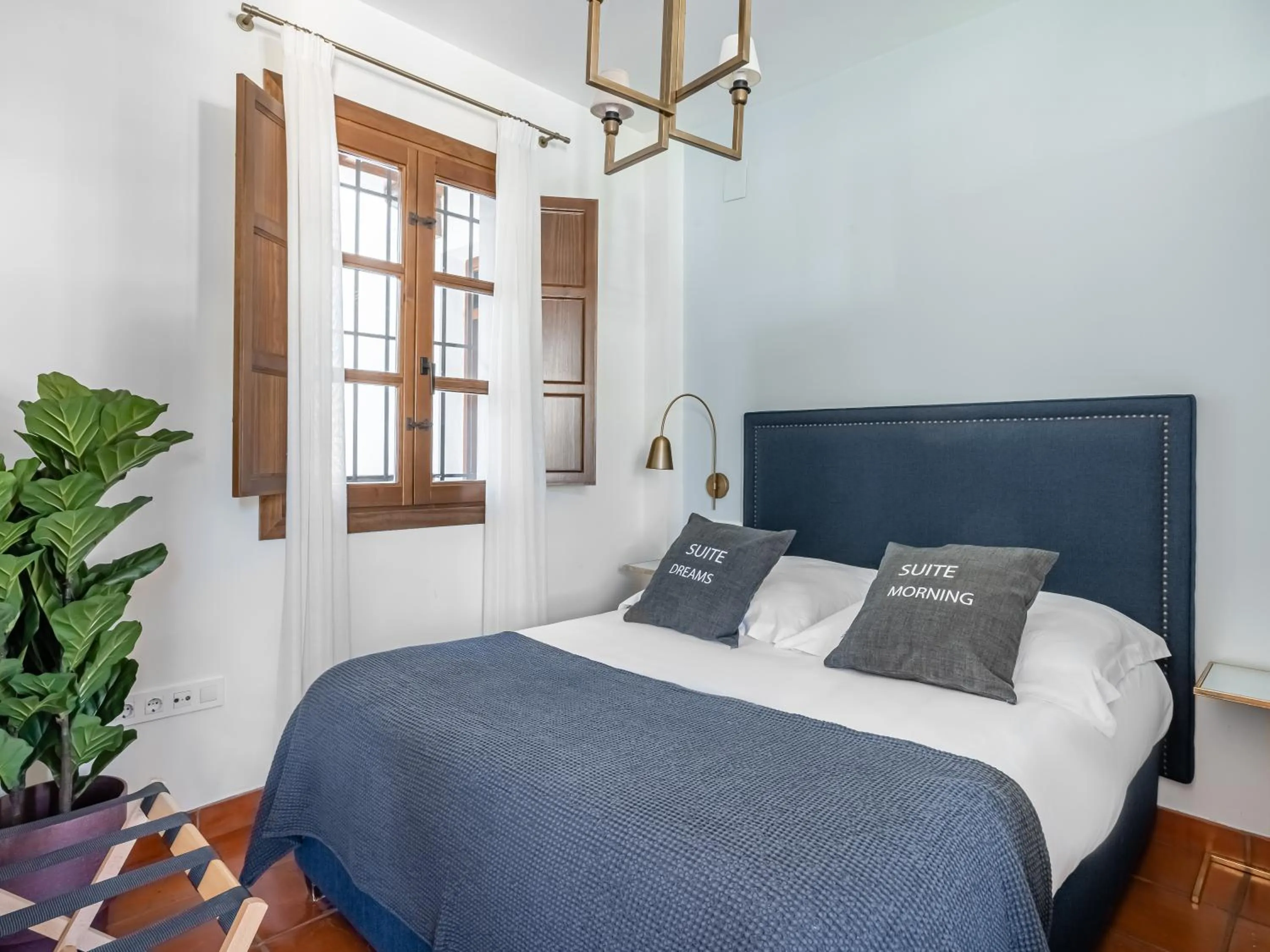 Bed in Limehome Granada Calle Santa Ana