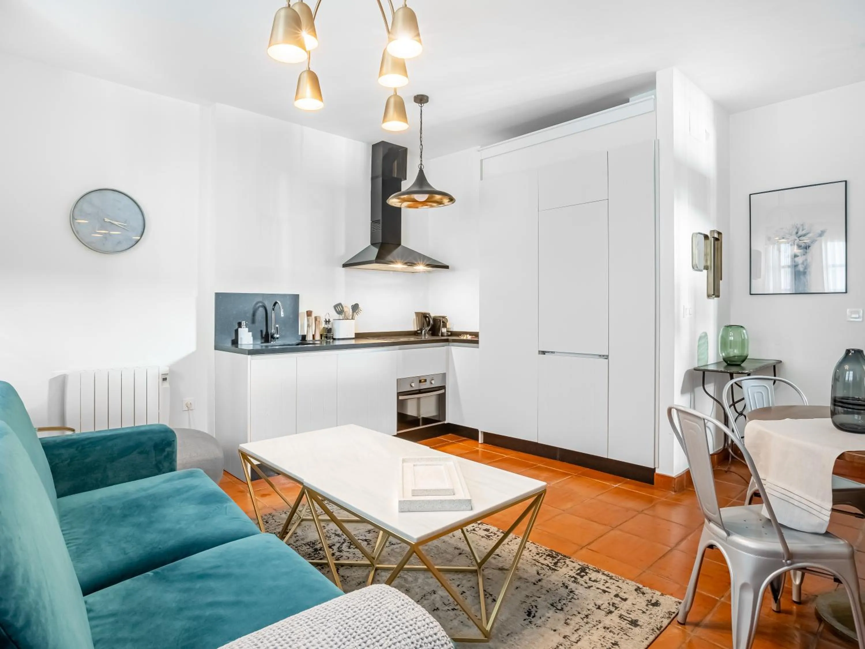 Kitchen or kitchenette in Limehome Granada Calle Santa Ana