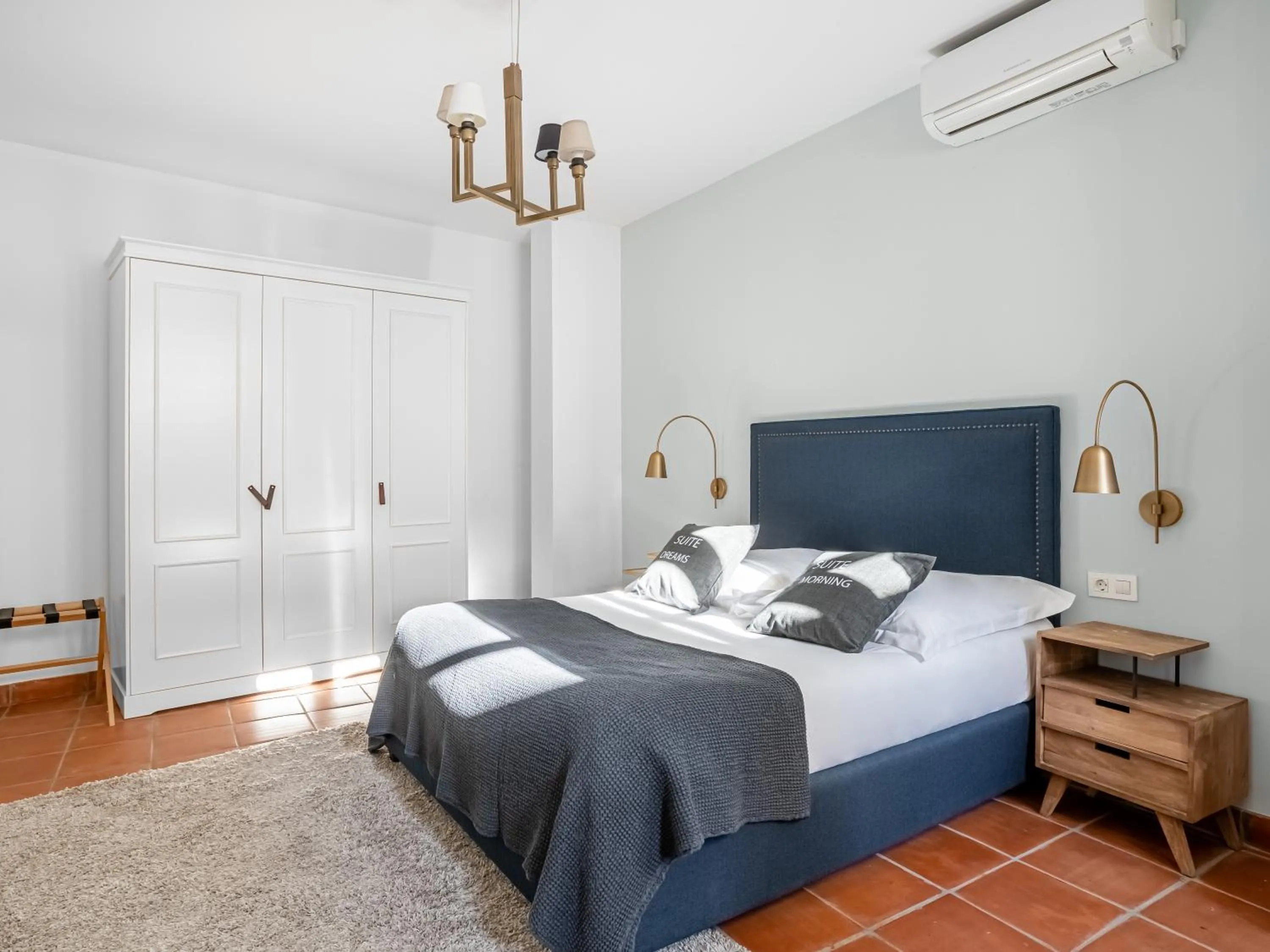 Bed in Limehome Granada Calle Santa Ana