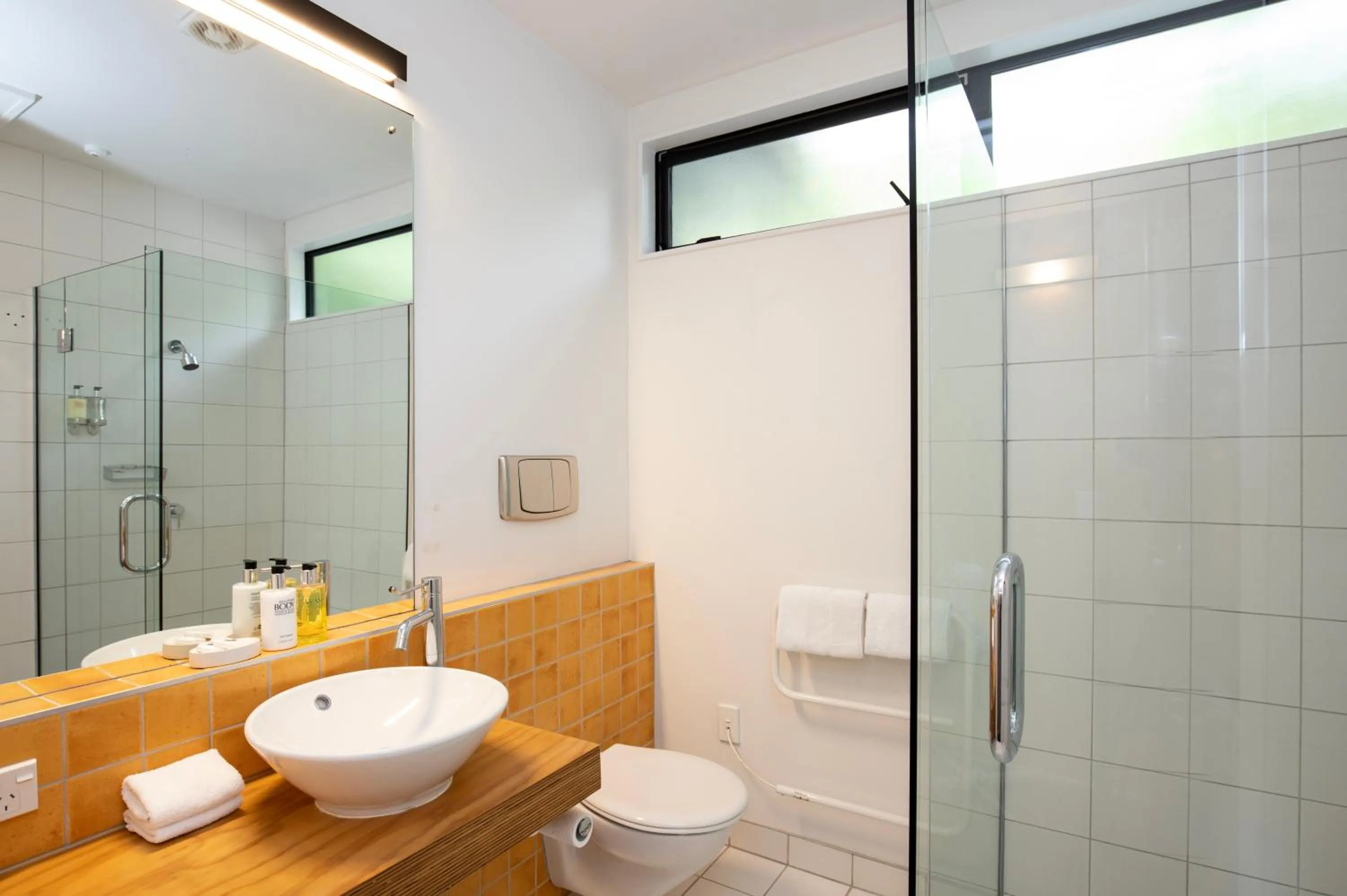 Shower in Scenic Hotel Punakaiki