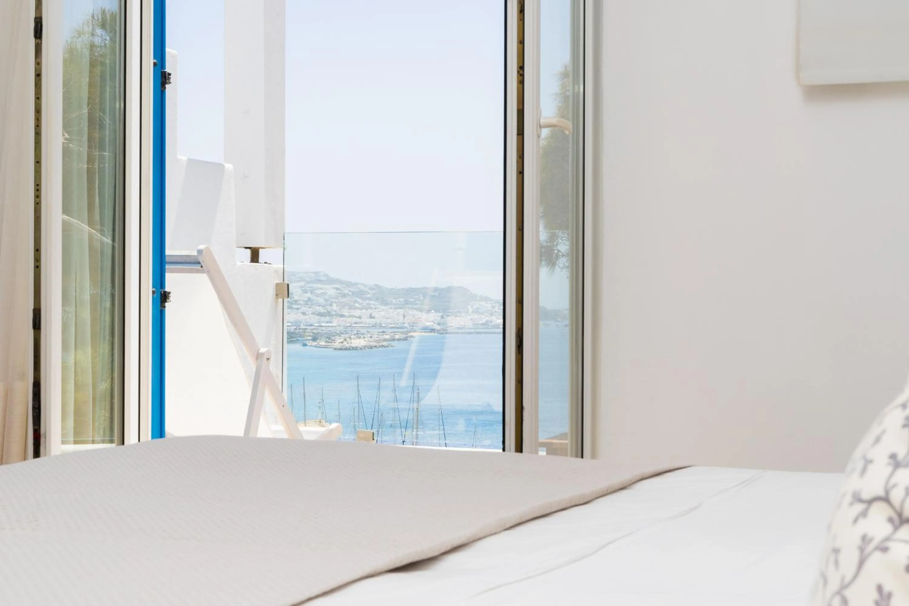 Sea view, Bed in Rhenia Hotel