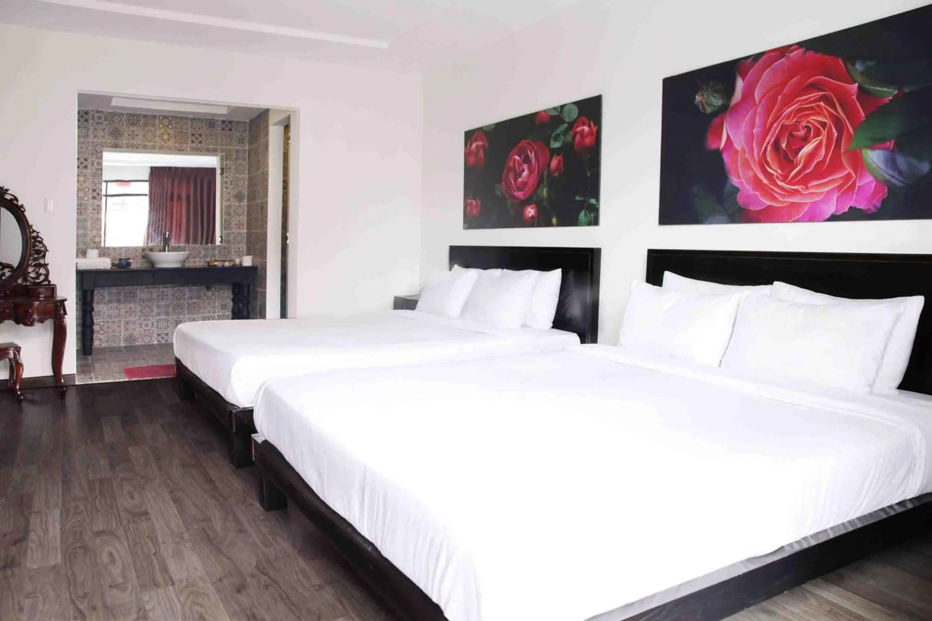 Shower, Bed in Thanh Binh 2 Hotel
