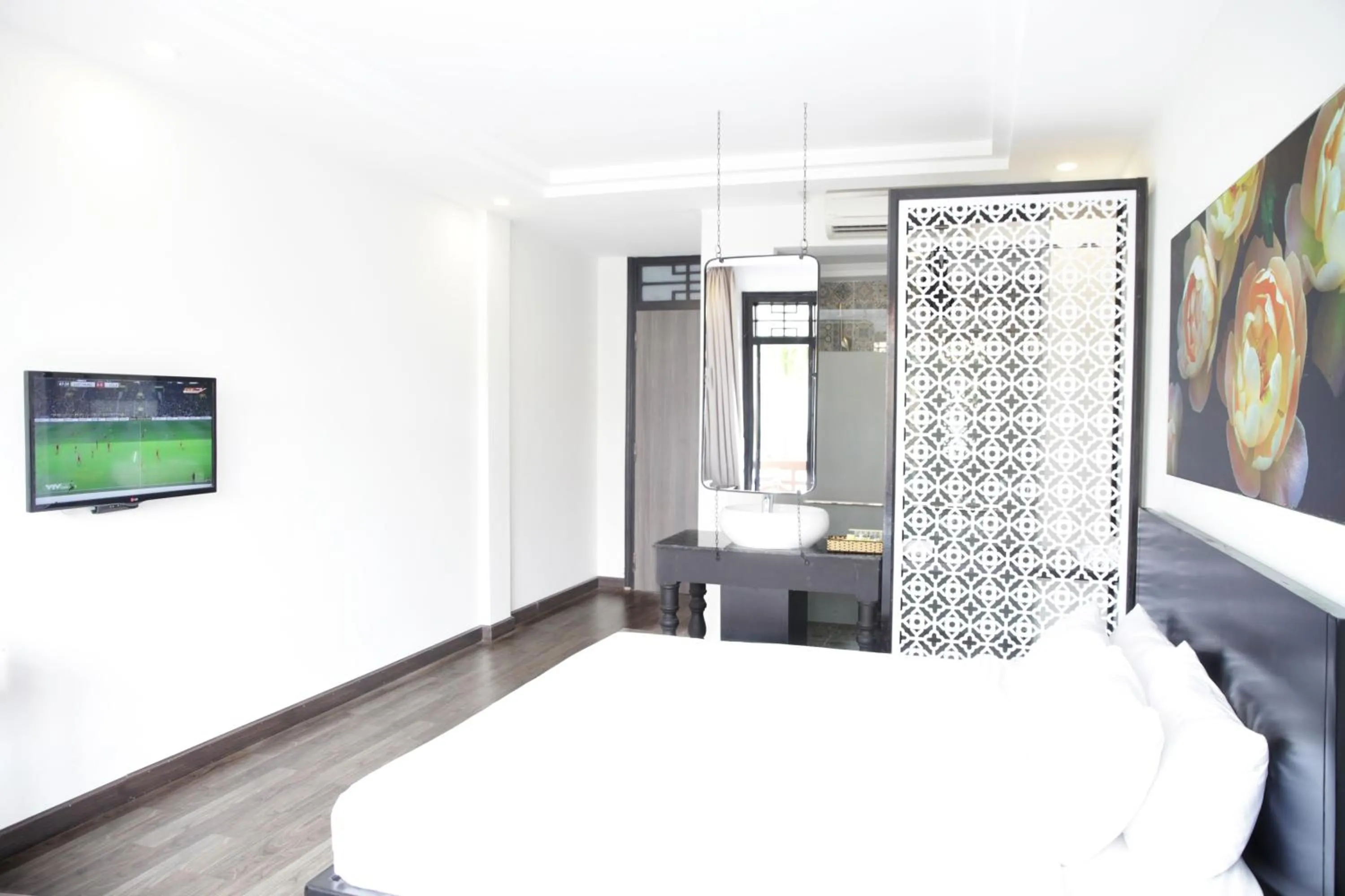 Shower, Bed in Thanh Binh 2 Hotel