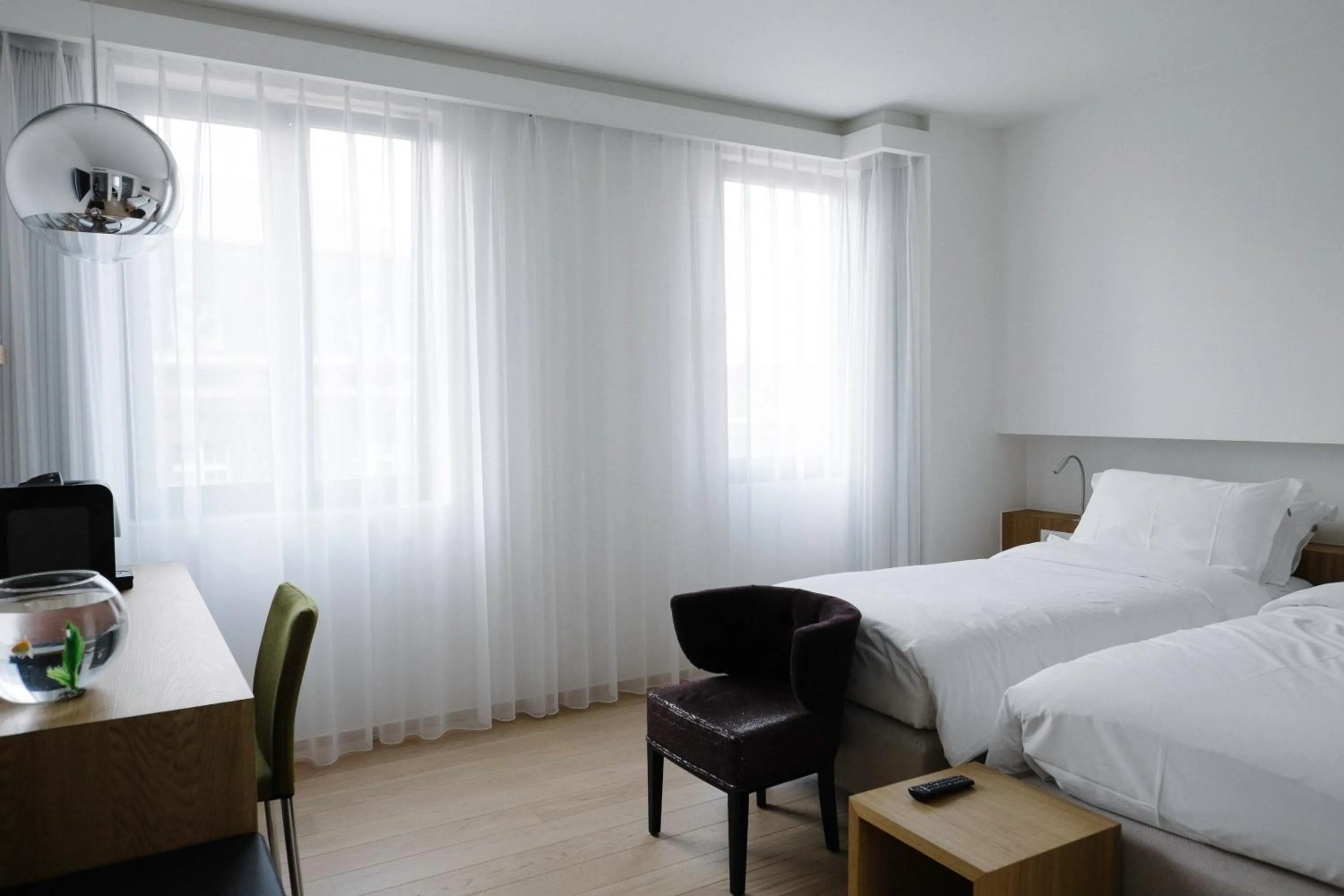 Shower, Bed in HasHotel