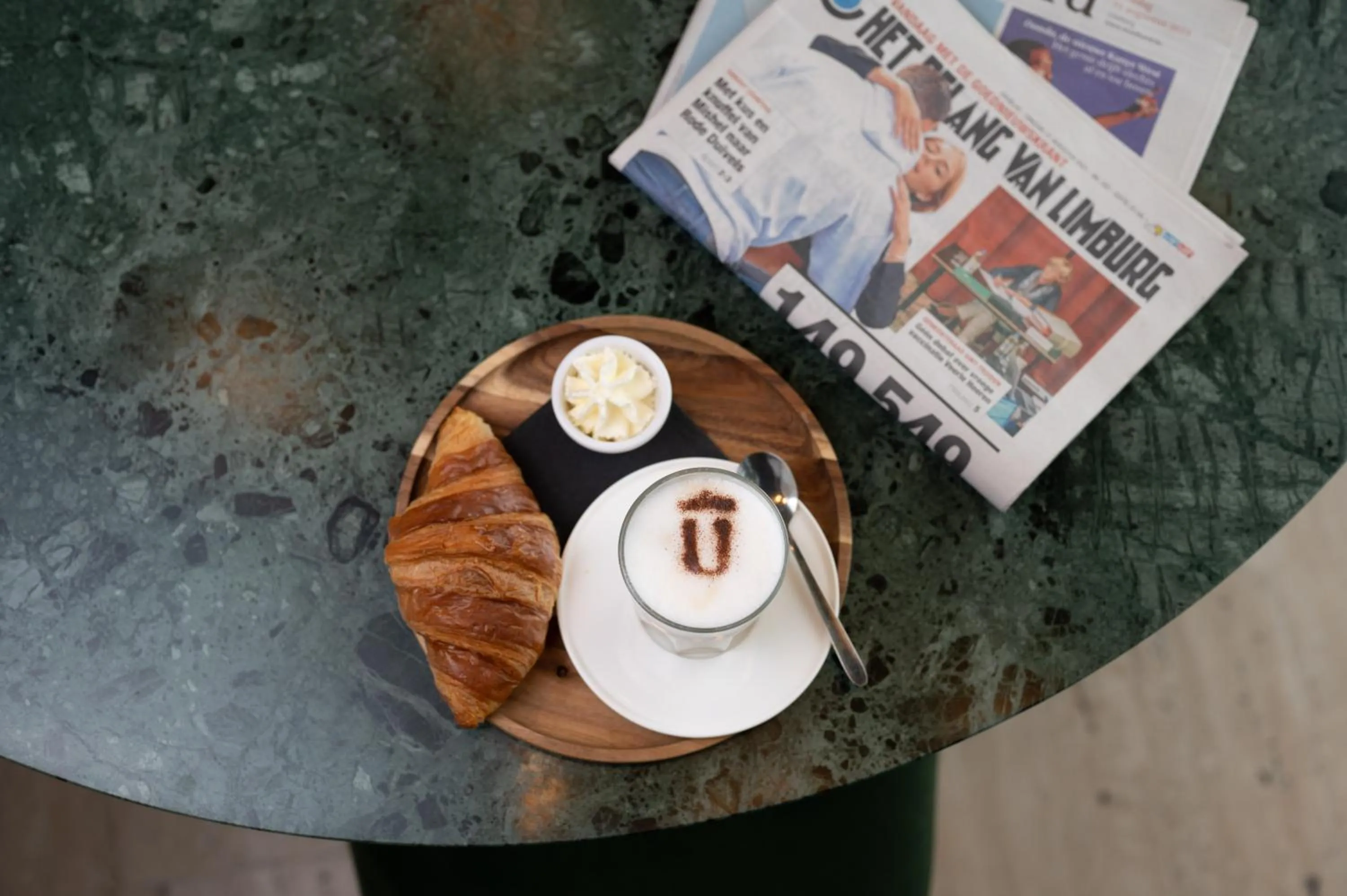 Restaurant/places to eat in HasHotel