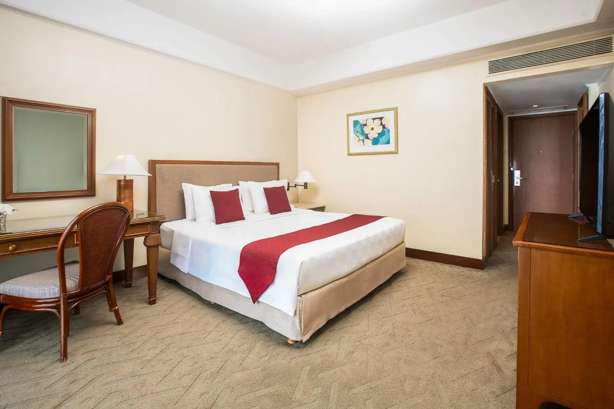 Deluxe Non-Smoking in Aryaduta Lippo Village Deluxe Non-Smoking in Aryaduta Lippo Village